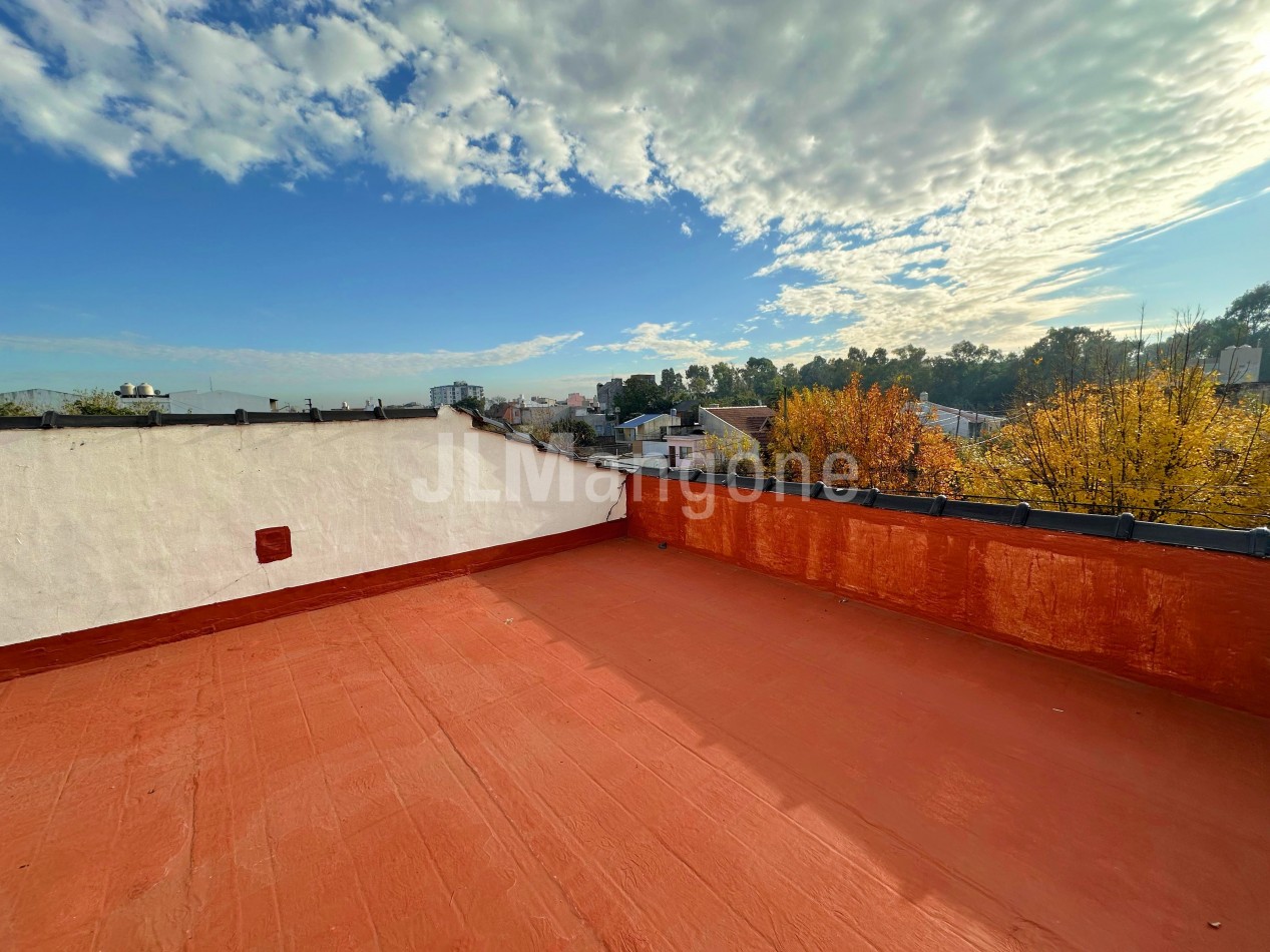 Piso 3 ambientes con balcon y terraza