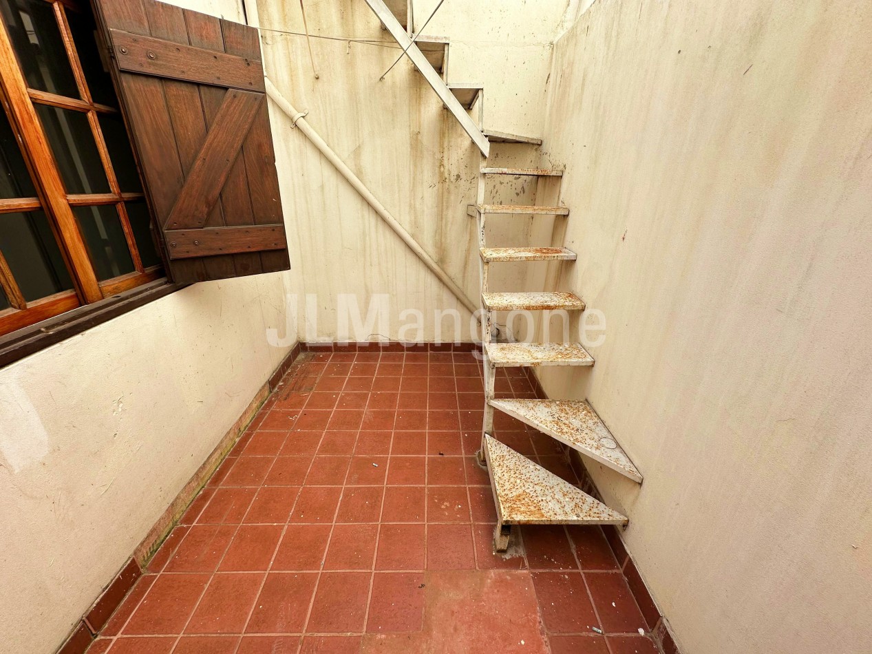 Piso 3 ambientes con balcon y terraza