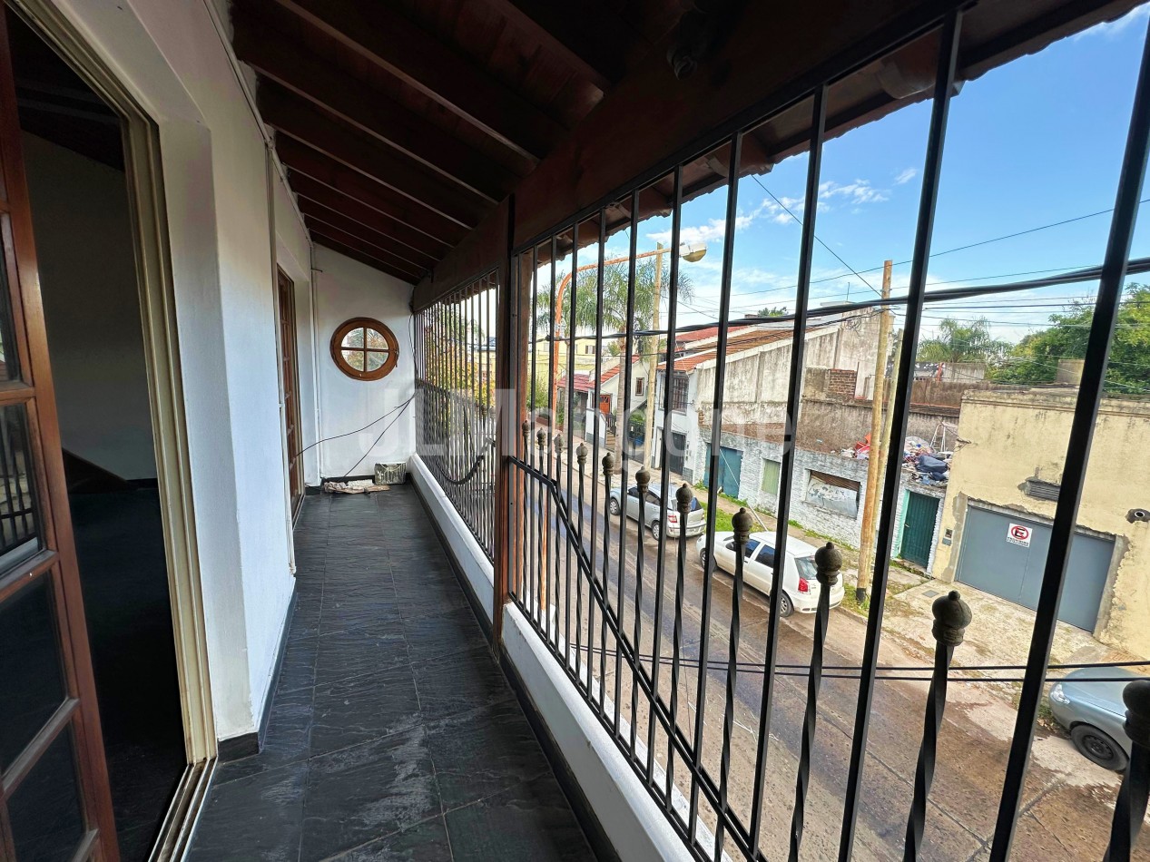 Piso 3 ambientes con balcon y terraza