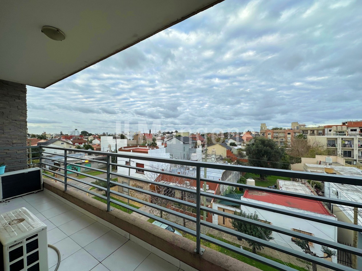 Departamento 2 ambientes con cochera y balcon