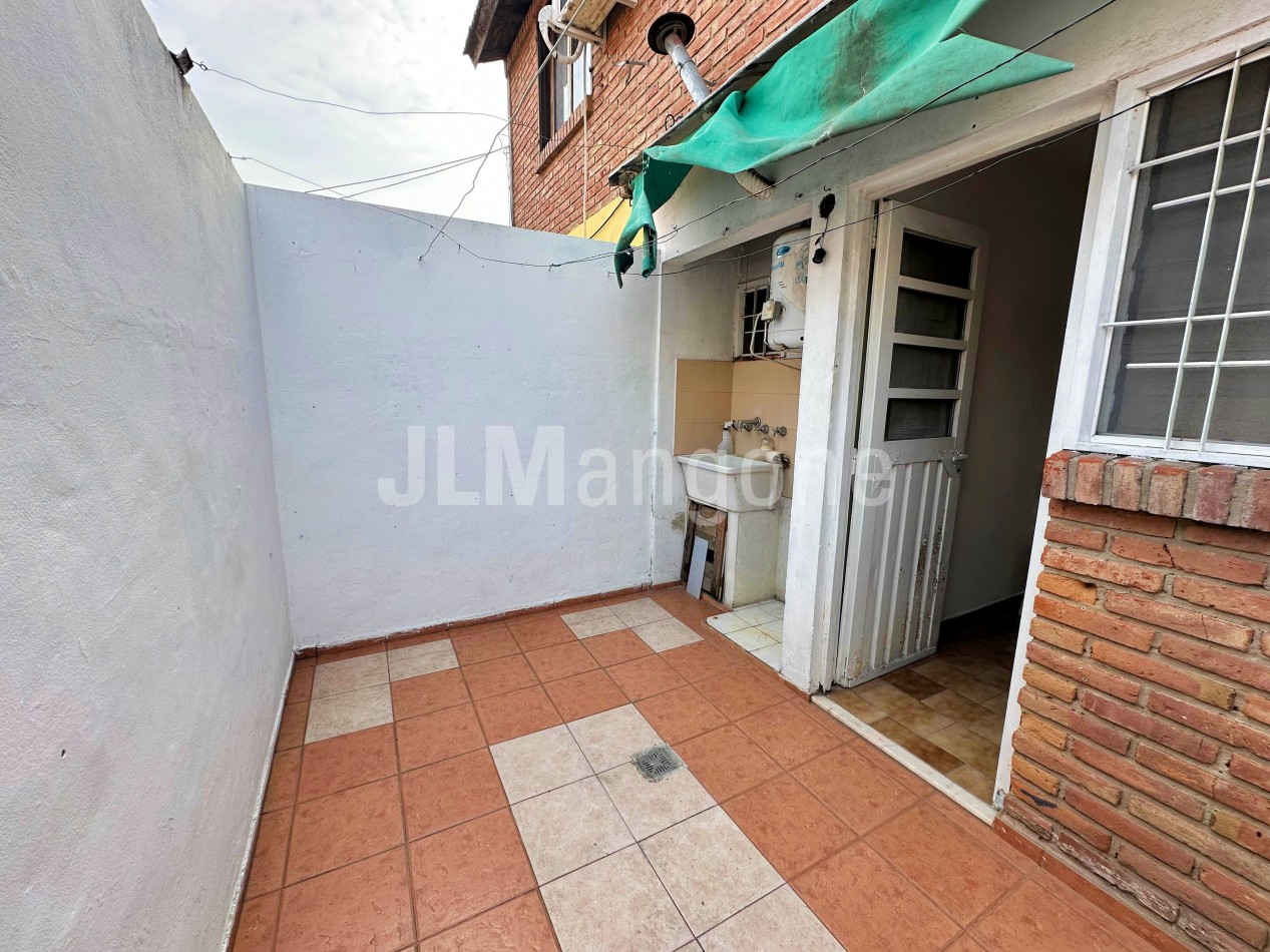 Duplex 2 1/2 amb con patio