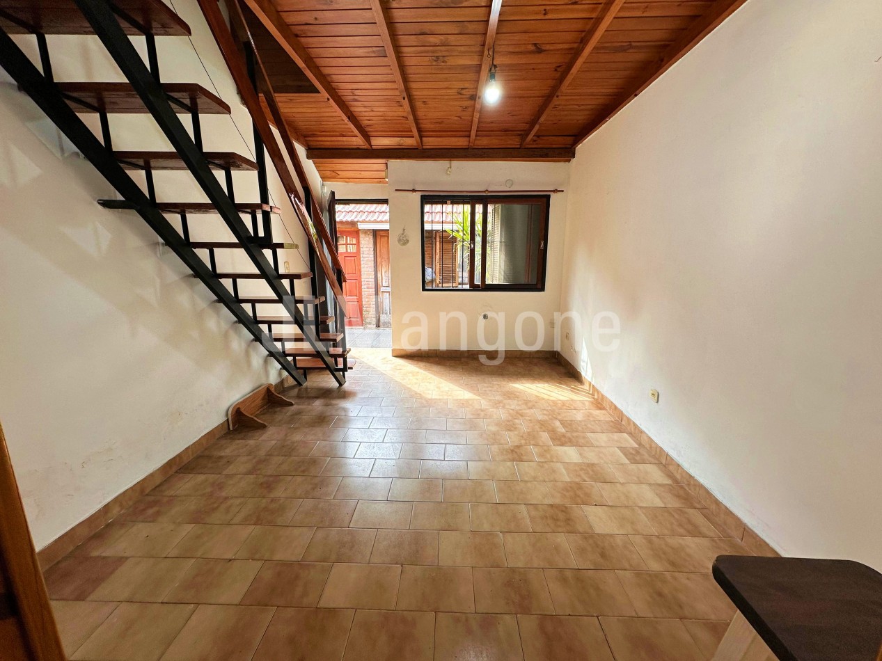 Duplex 2 1/2 amb con patio