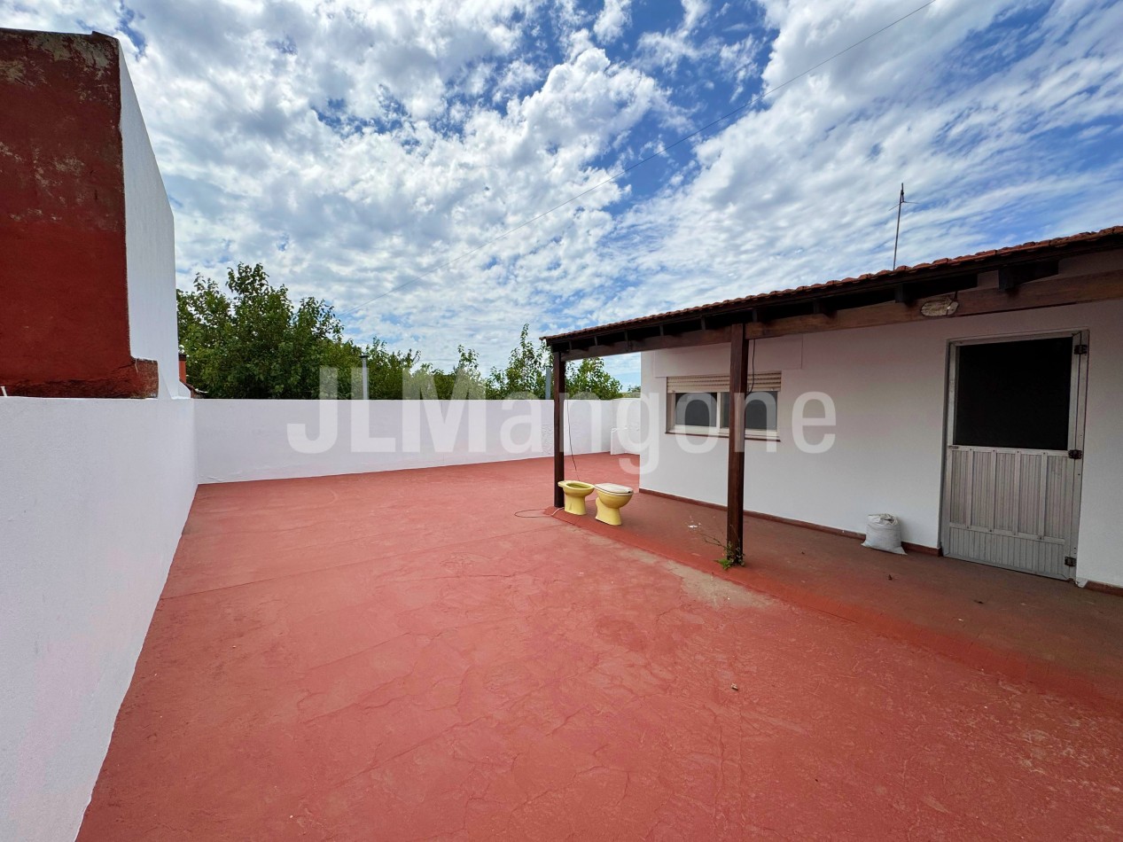 Piso 4 ambientes con patio y balcon