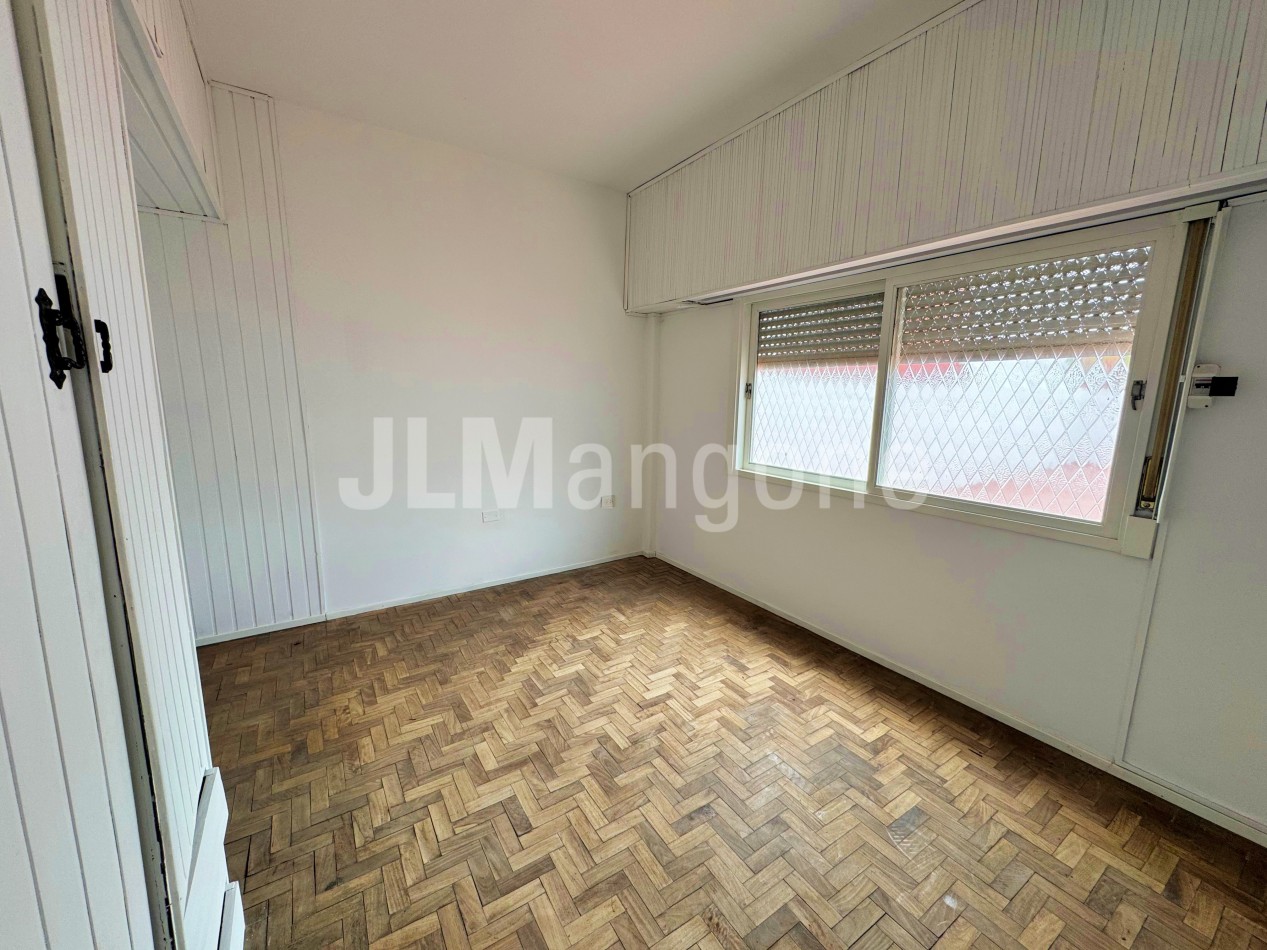 Piso 4 ambientes con patio y balcon