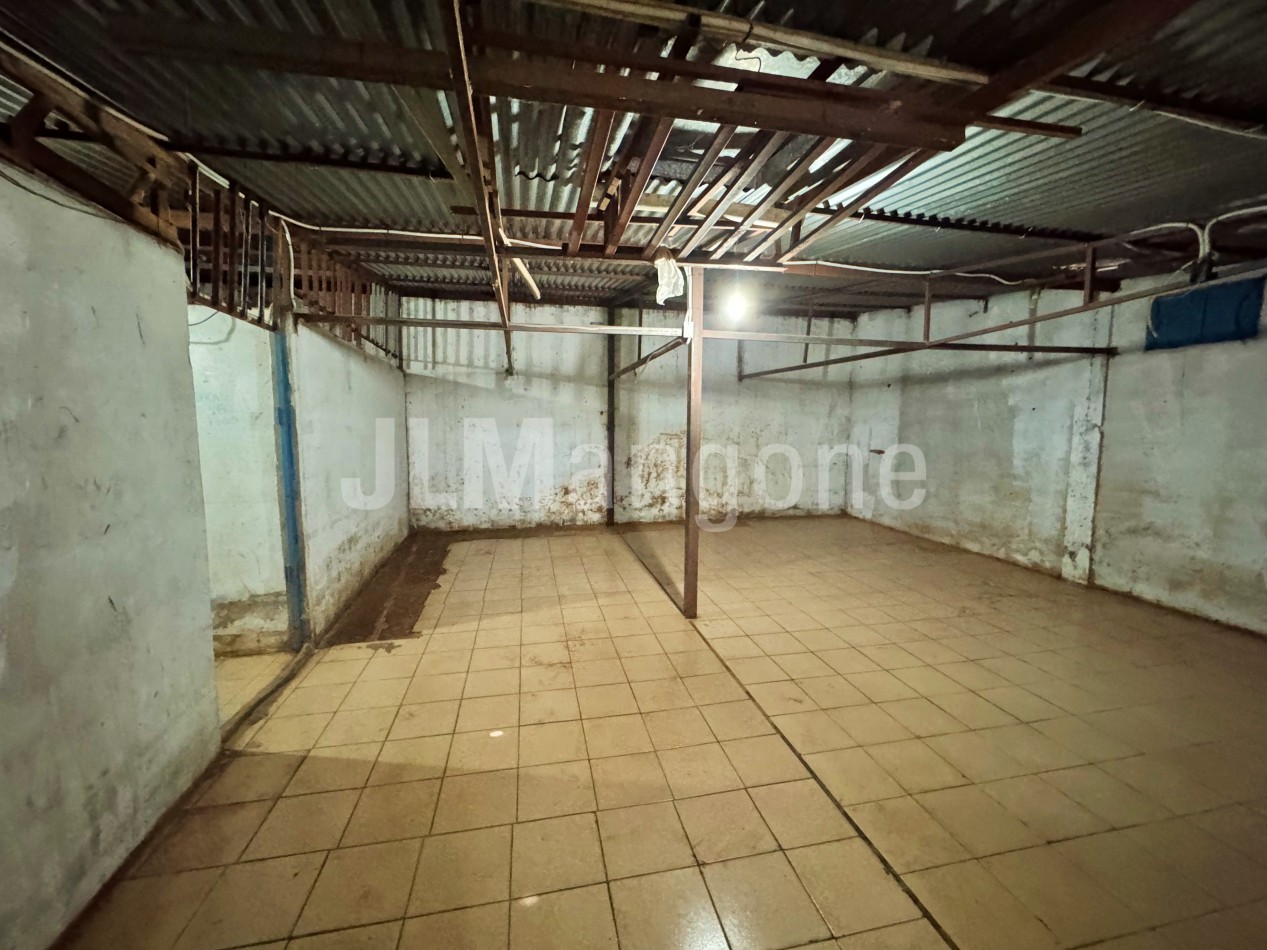 Local 300 m2 con doble entrada