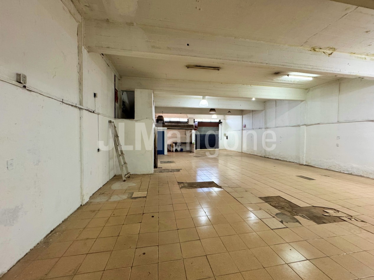 Local 300 m2 con doble entrada