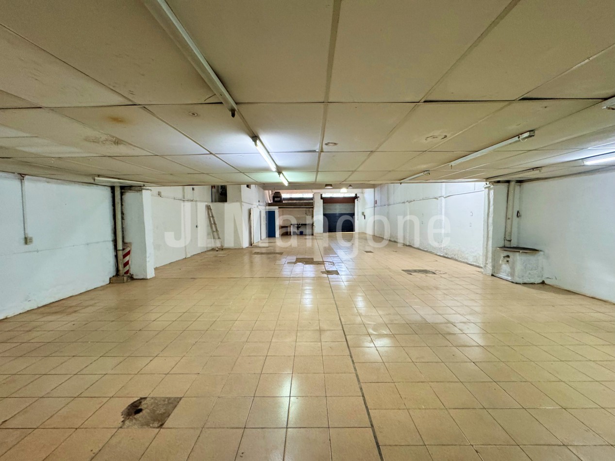 Local 300 m2 con doble entrada