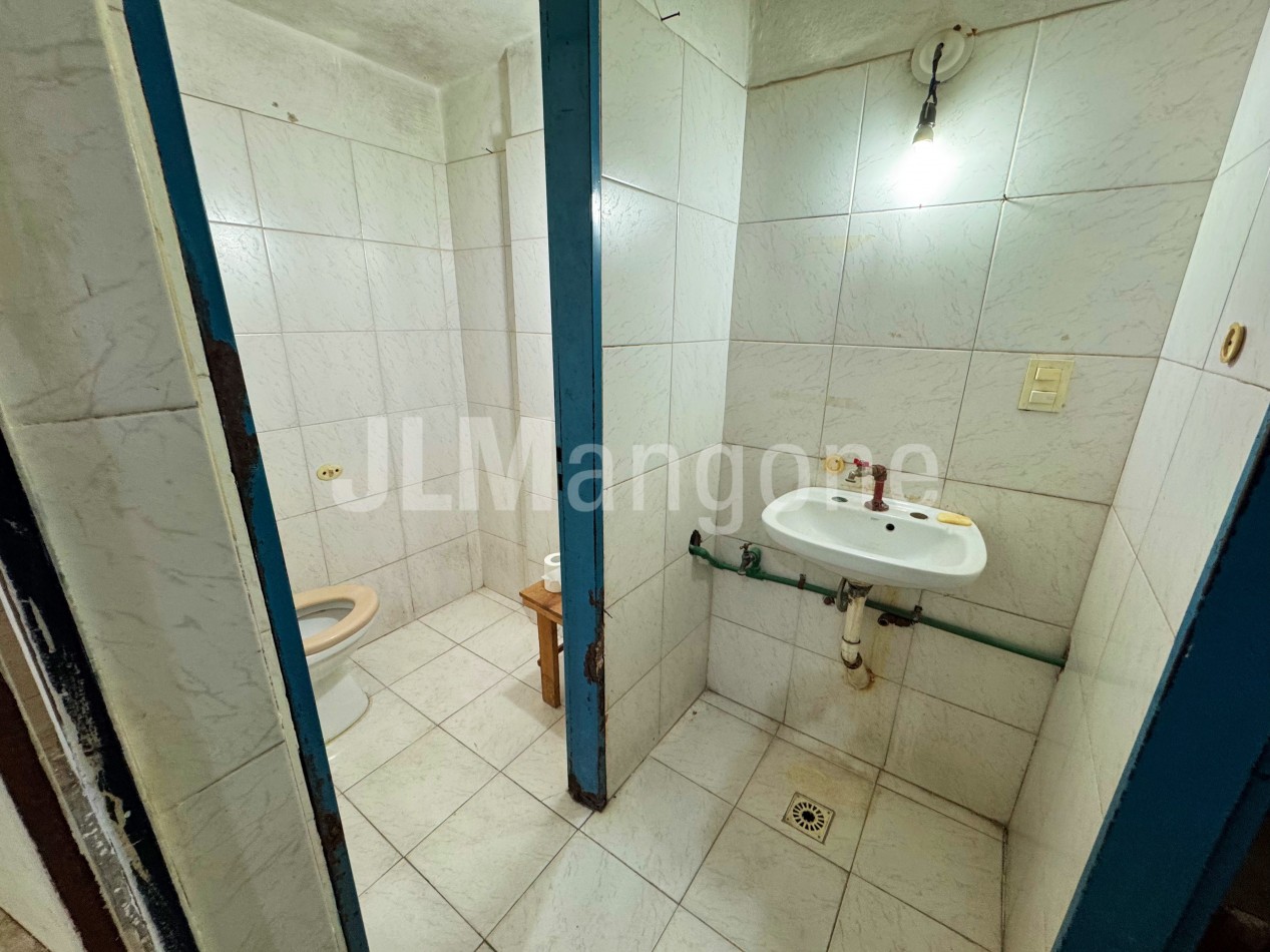 Local 300 m2 con doble entrada