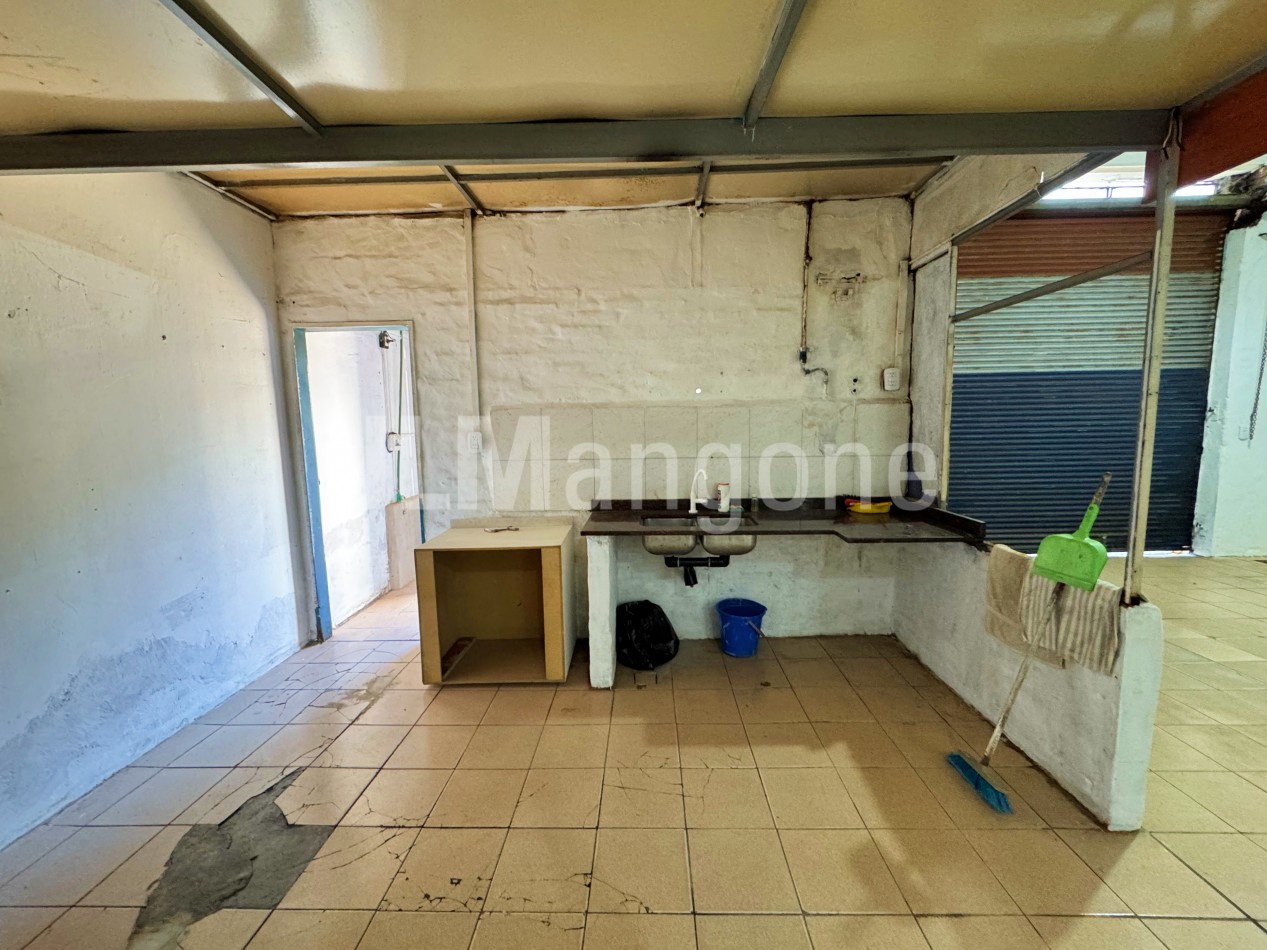 Local 300 m2 con doble entrada