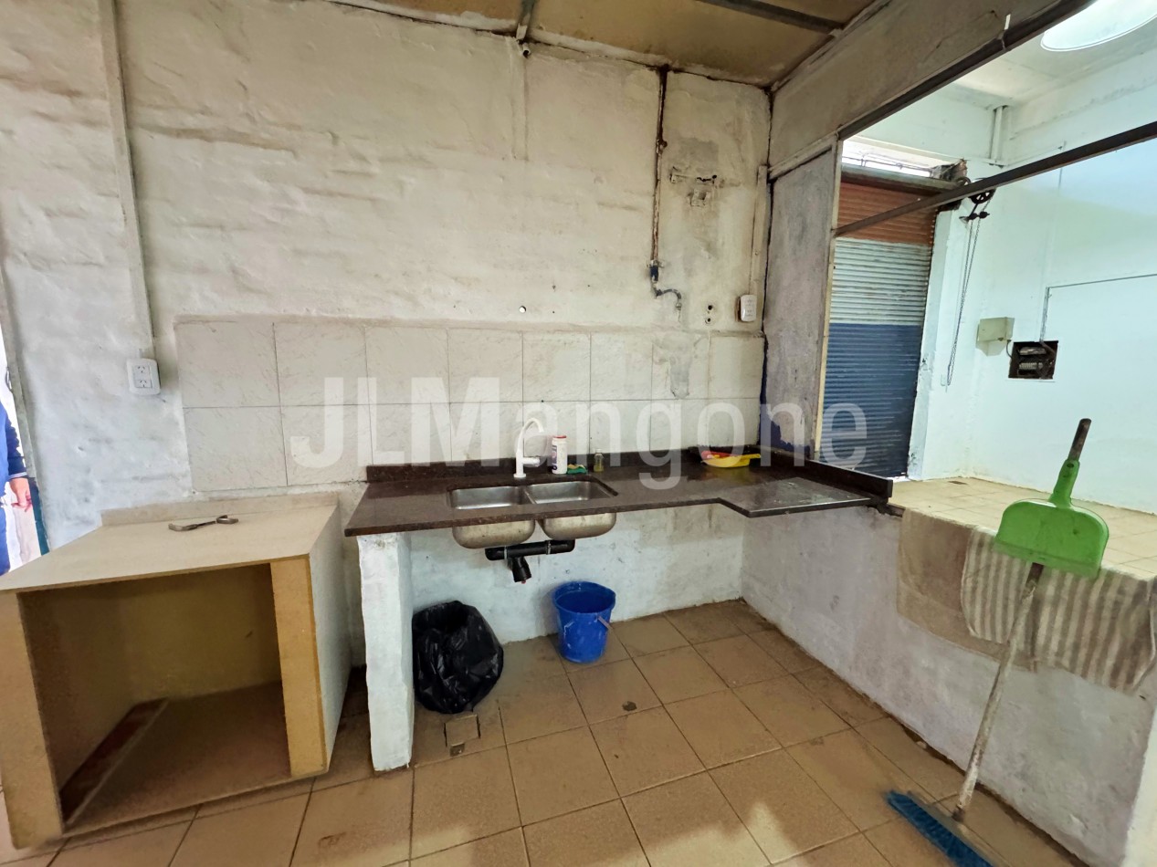 Local 300 m2 con doble entrada