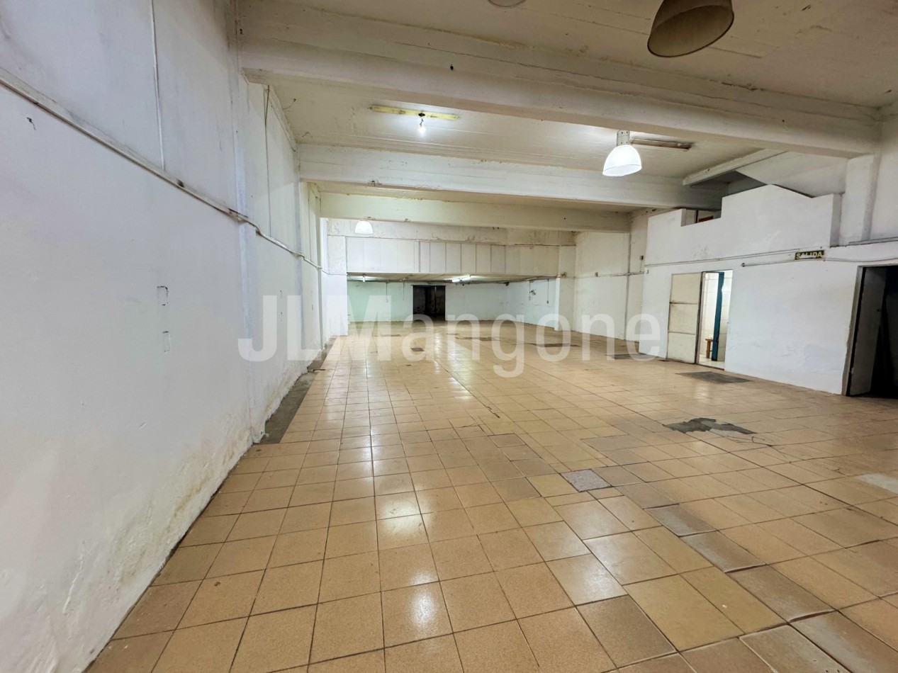 Local 300 m2 con doble entrada