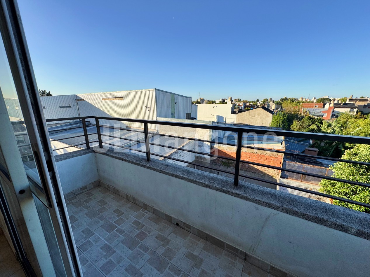 Departamento 2 ambientes con balcon