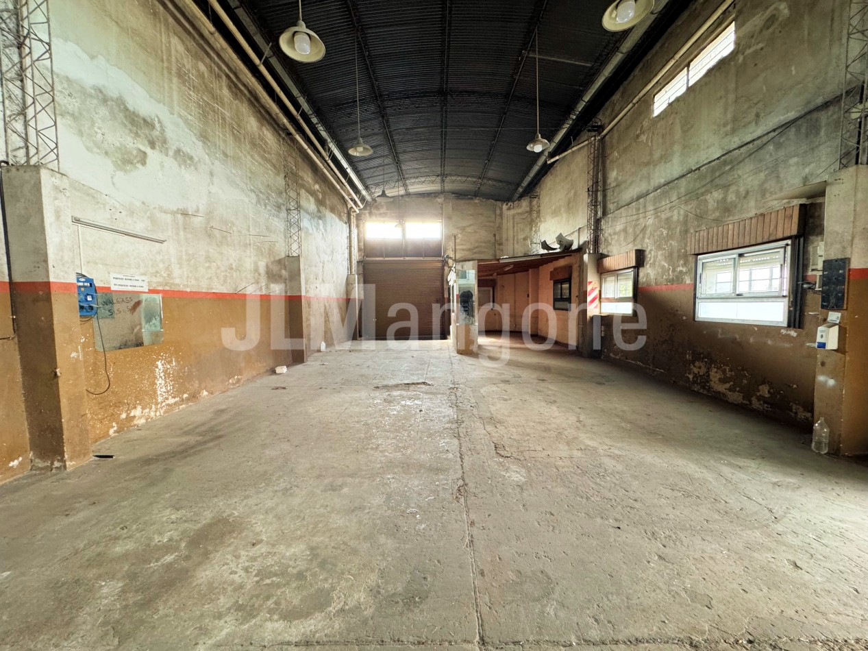 Galpon 300 m2 con doble entrada
