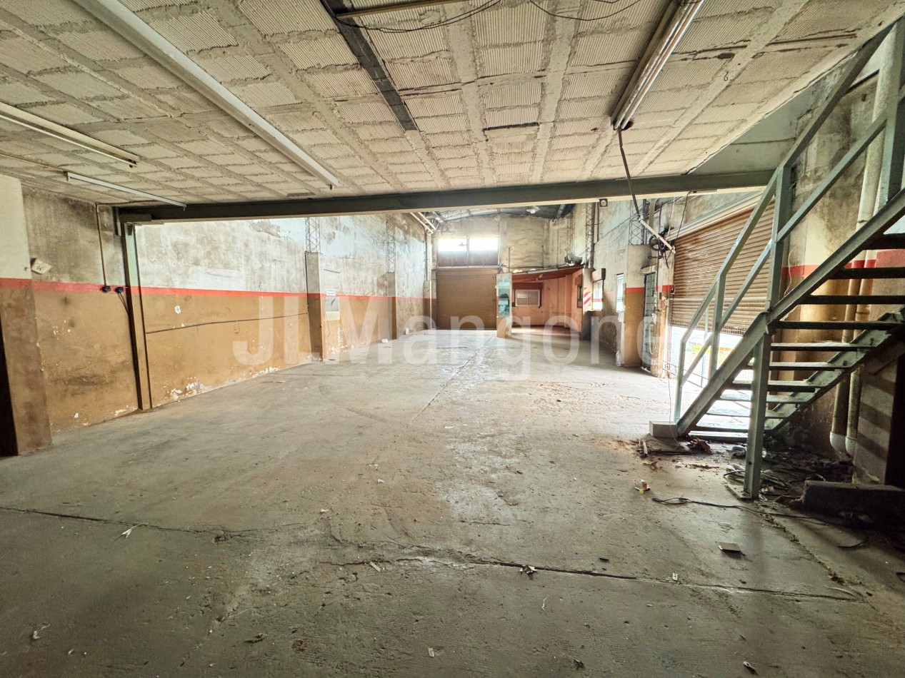 Galpon 300 m2 con doble entrada