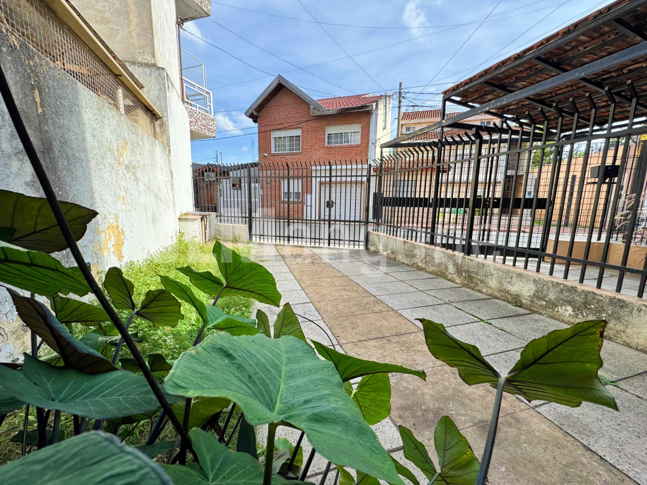 Duplex 4 amb con cochera y patio