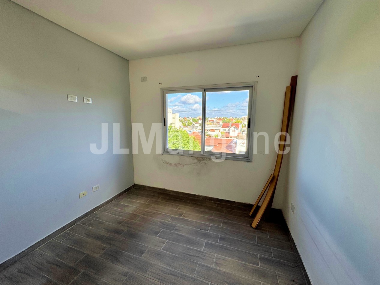 Departamento 2 ambientes con cochera y balcon