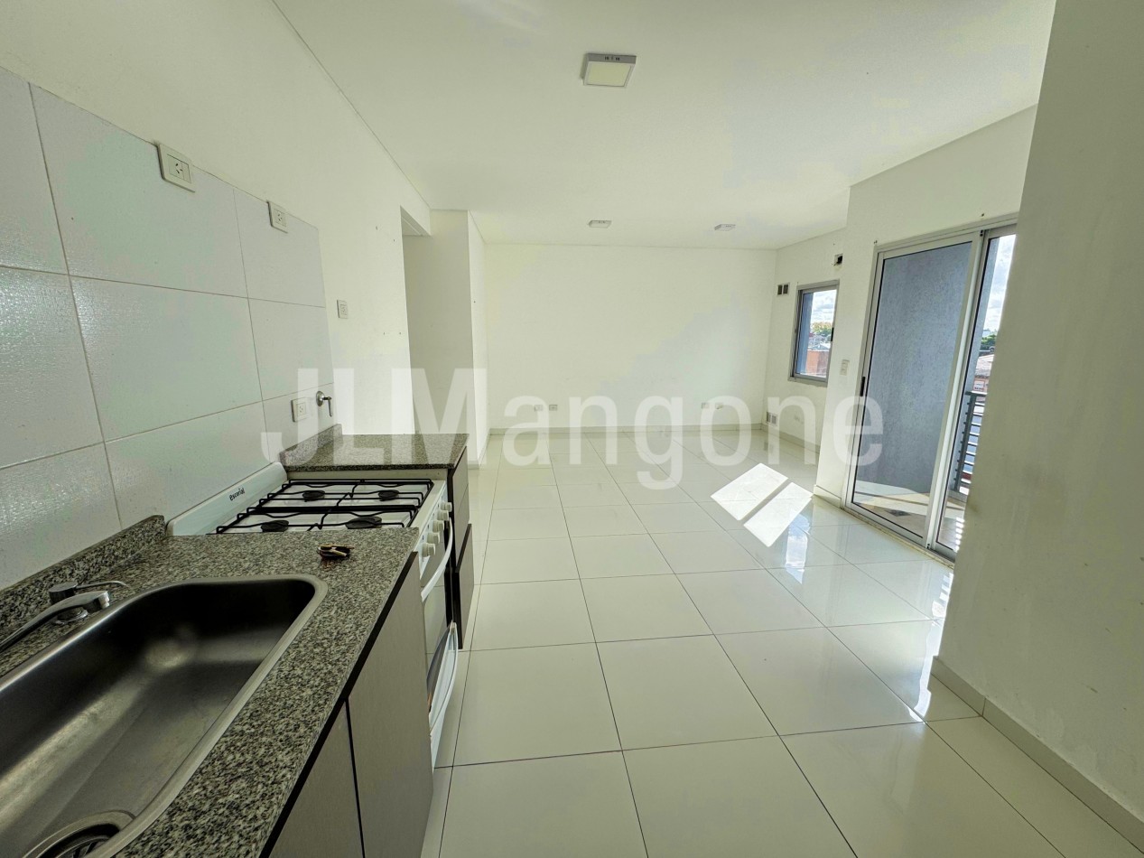Departamento 2 ambientes con cochera y balcon