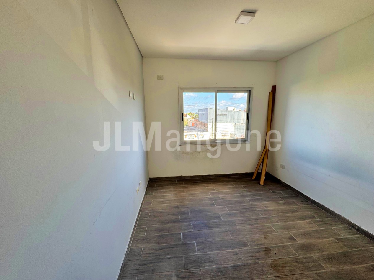 Departamento 2 ambientes con cochera y balcon