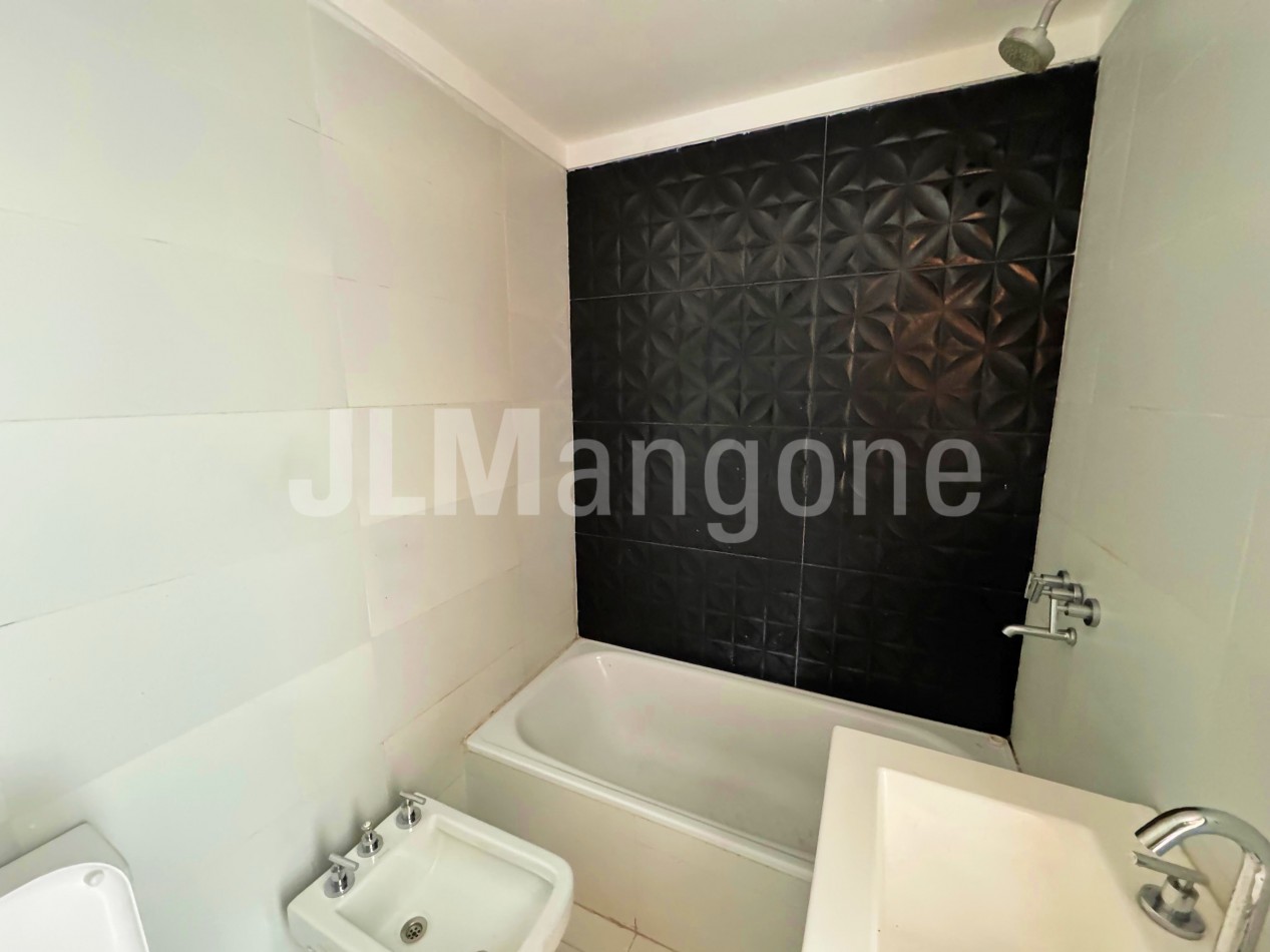 Departamento 2 ambientes con cochera y balcon