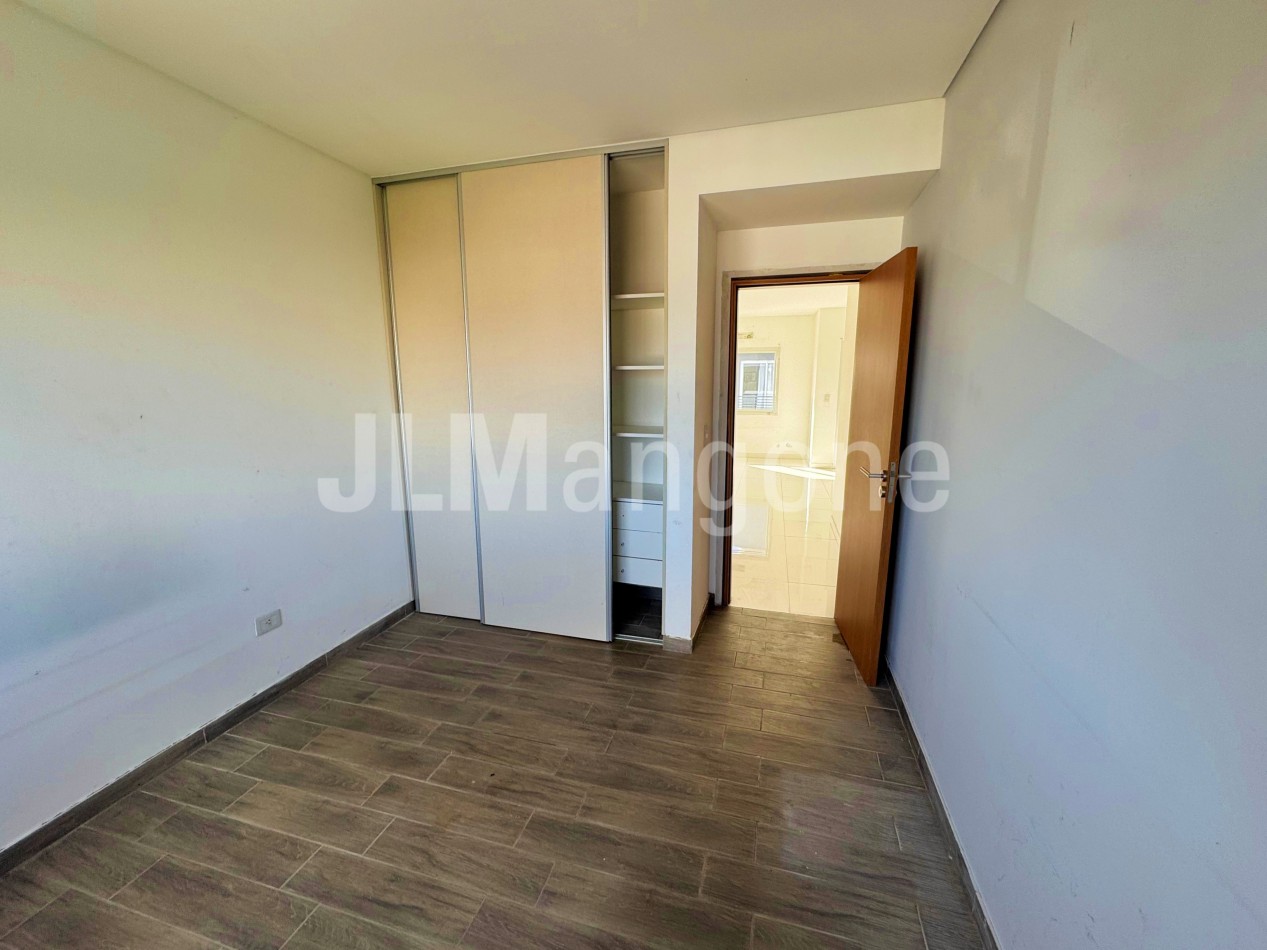 Departamento 2 ambientes con cochera y balcon