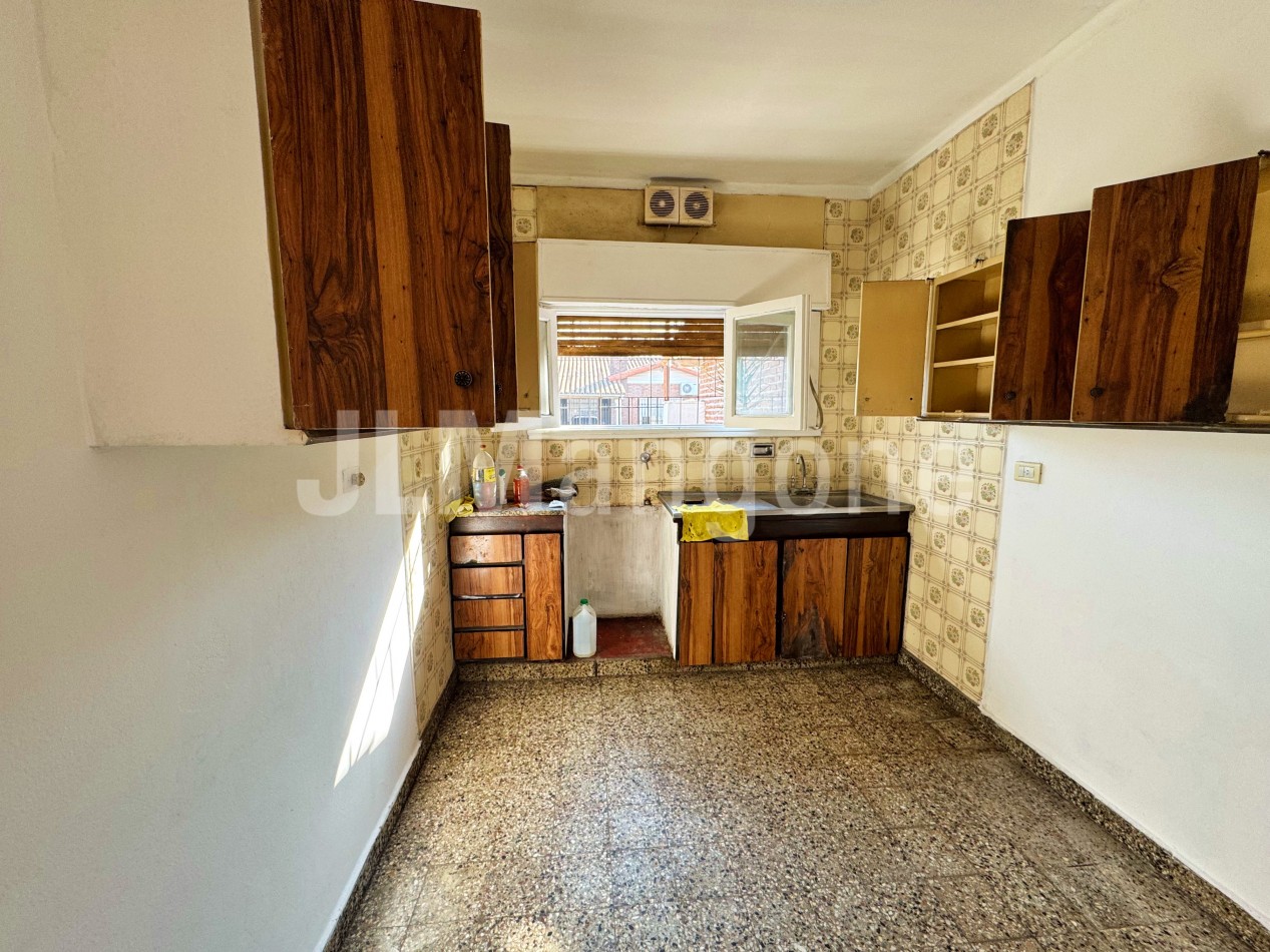 Casa 4 ambientes con cochera y patio