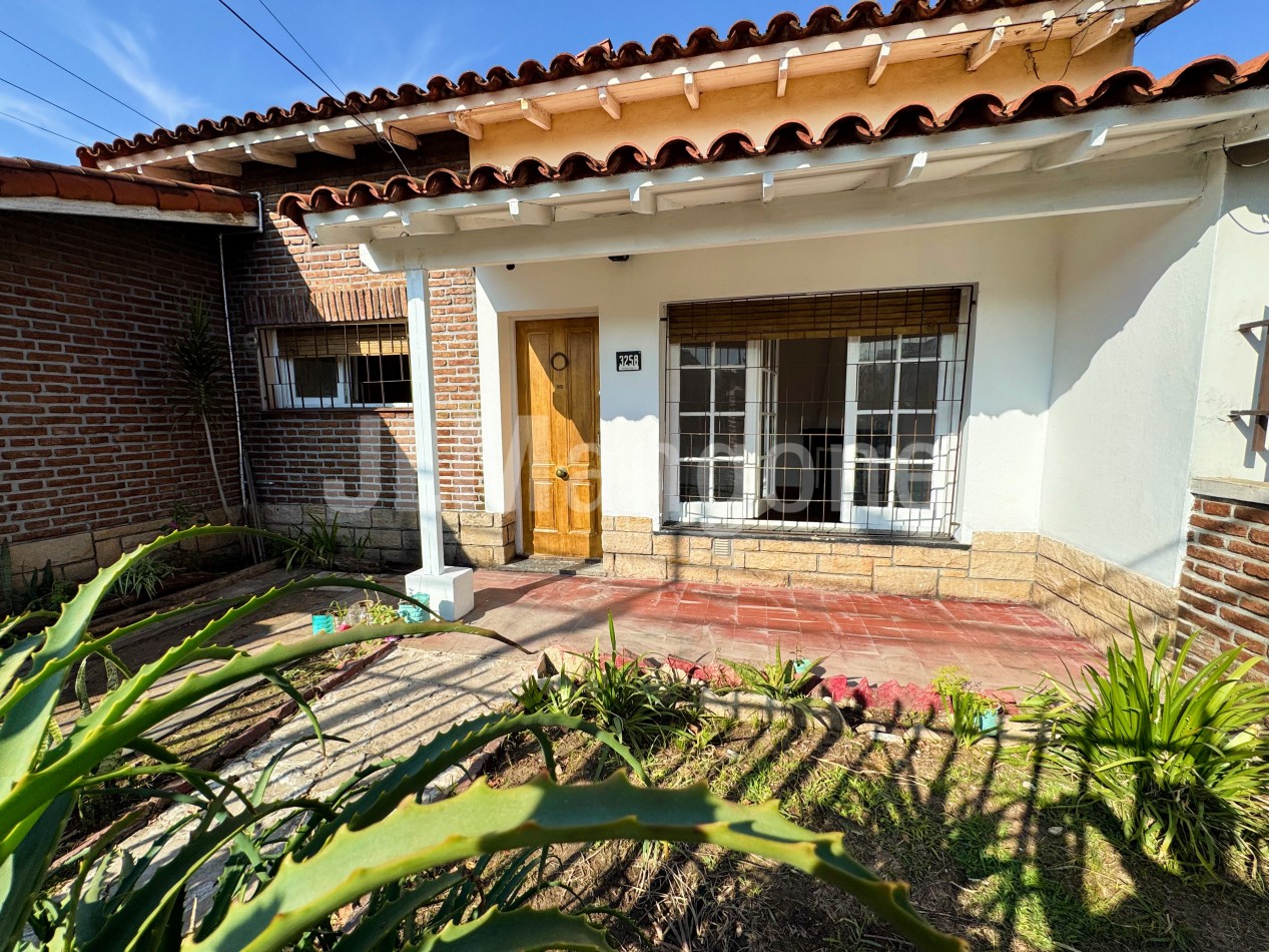 Casa 4 ambientes con cochera y patio