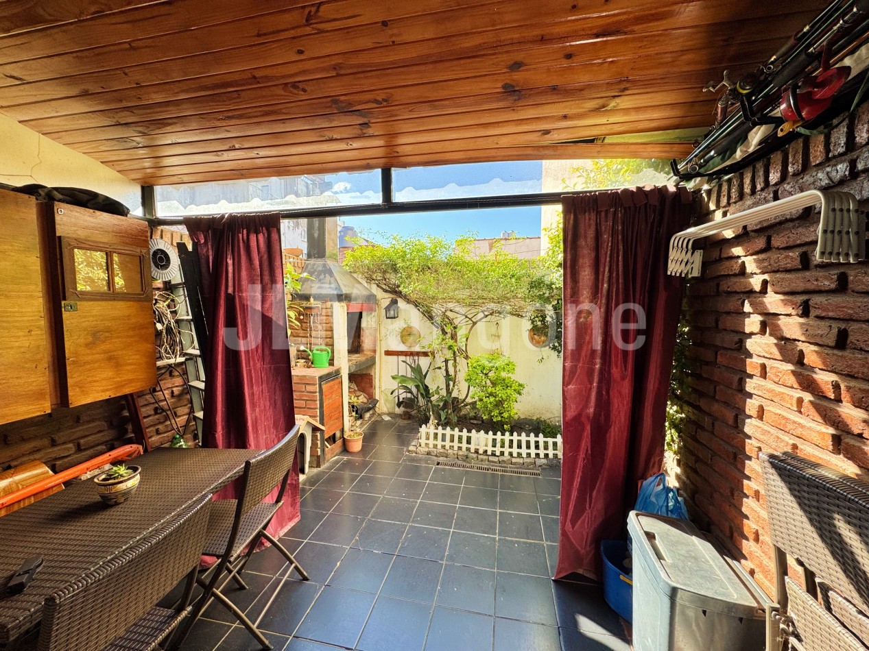 Duplex 4 amb con cochera y patio