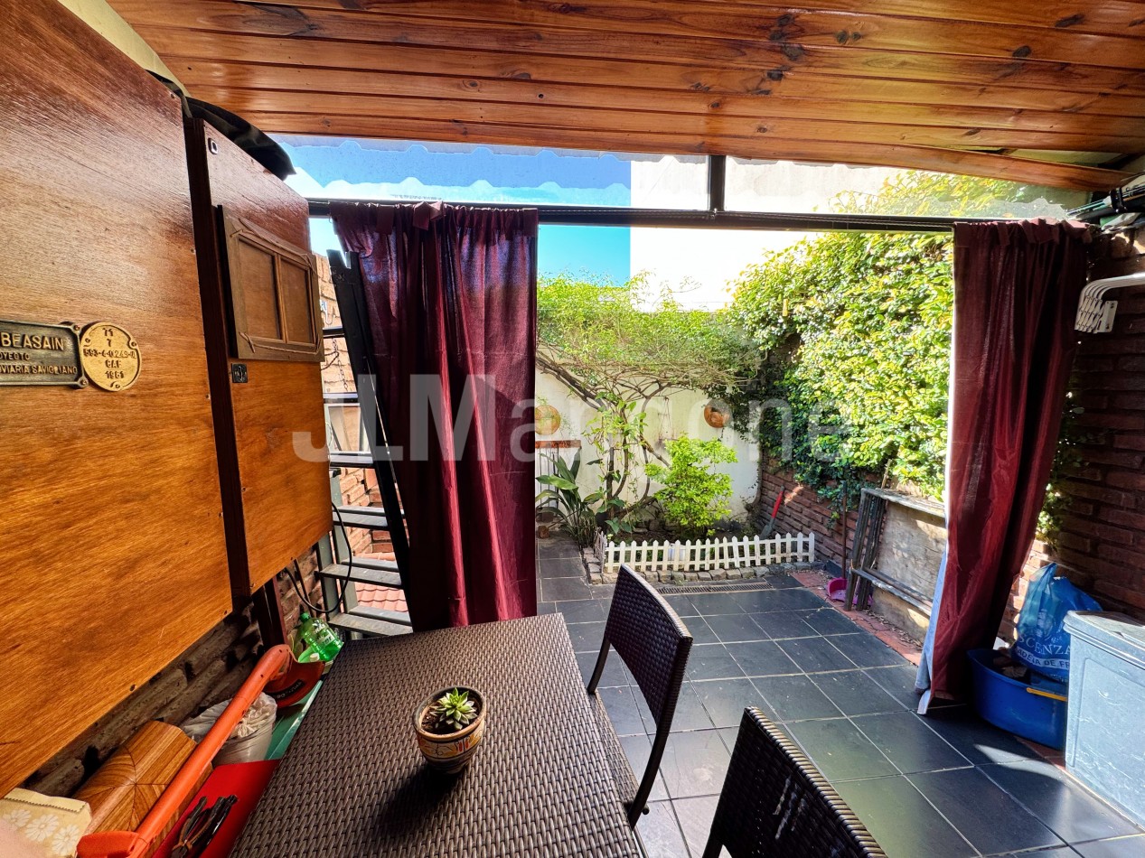 Duplex 4 amb con cochera y patio