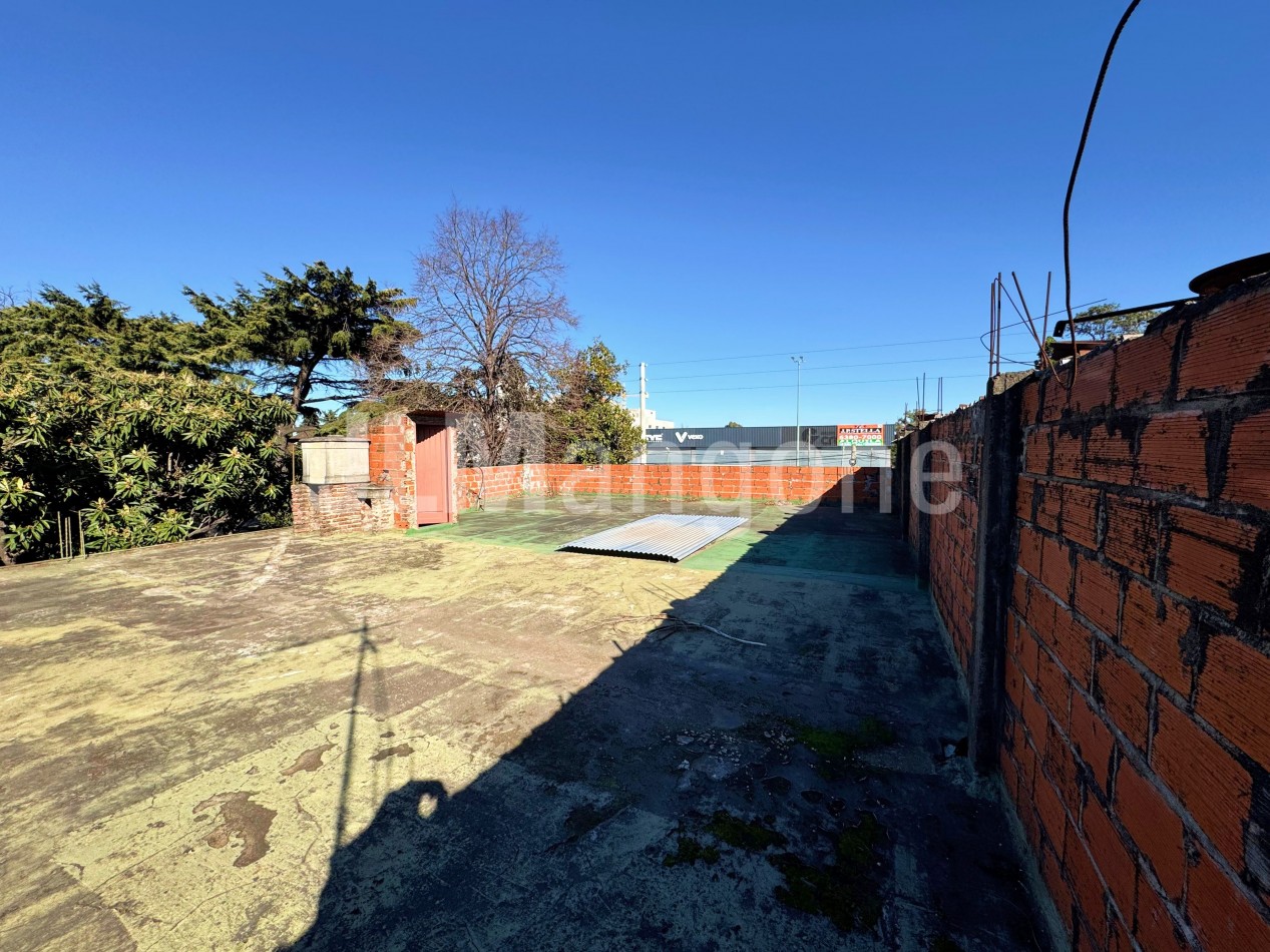 Galpon 310 m2 con estacionamiento