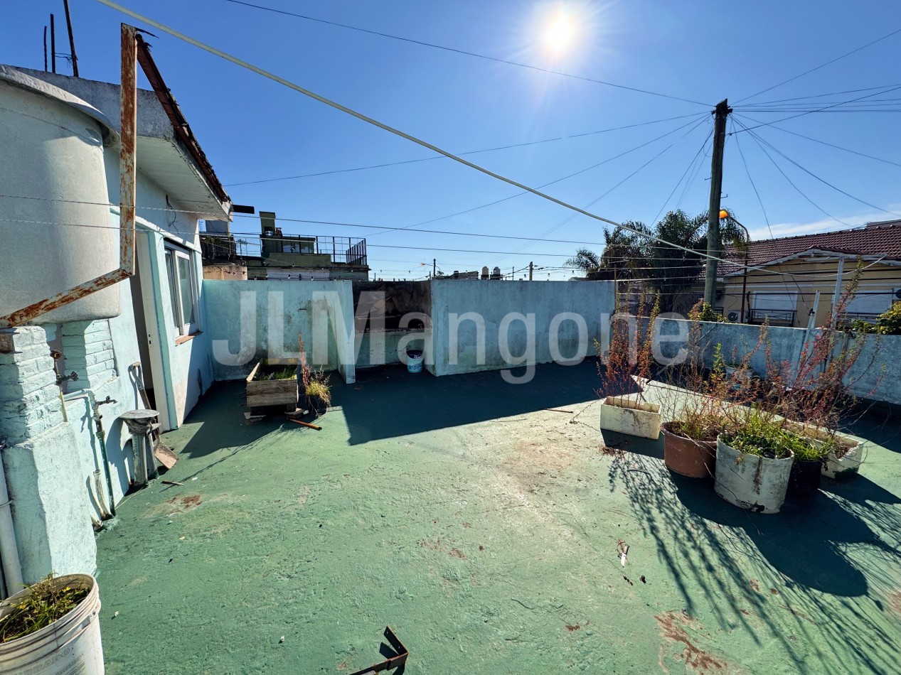 Casa 3 ambientes con patio y terraza