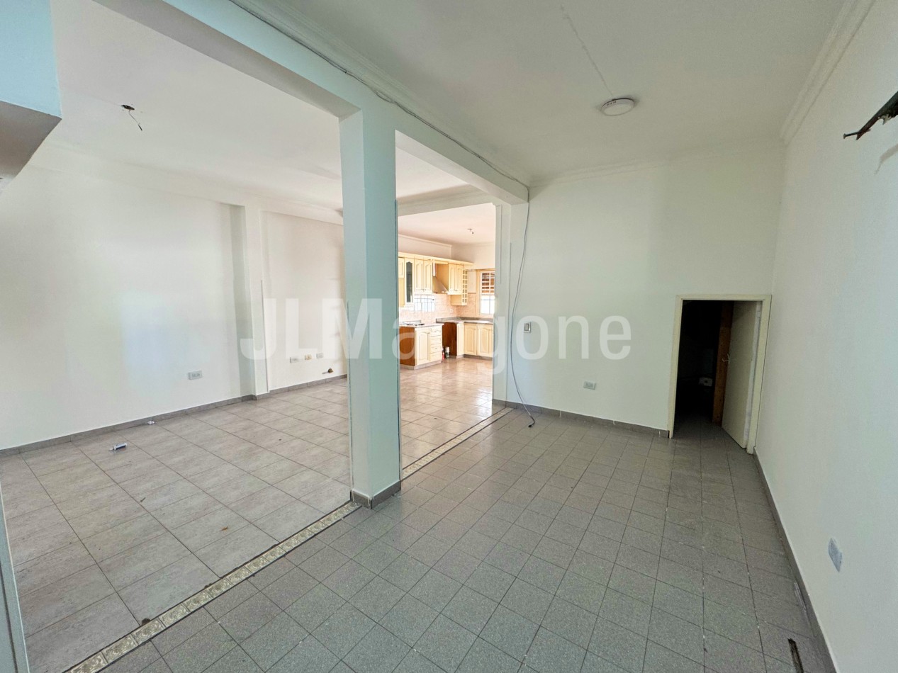 Duplex 4 ambientes con cochera y patio