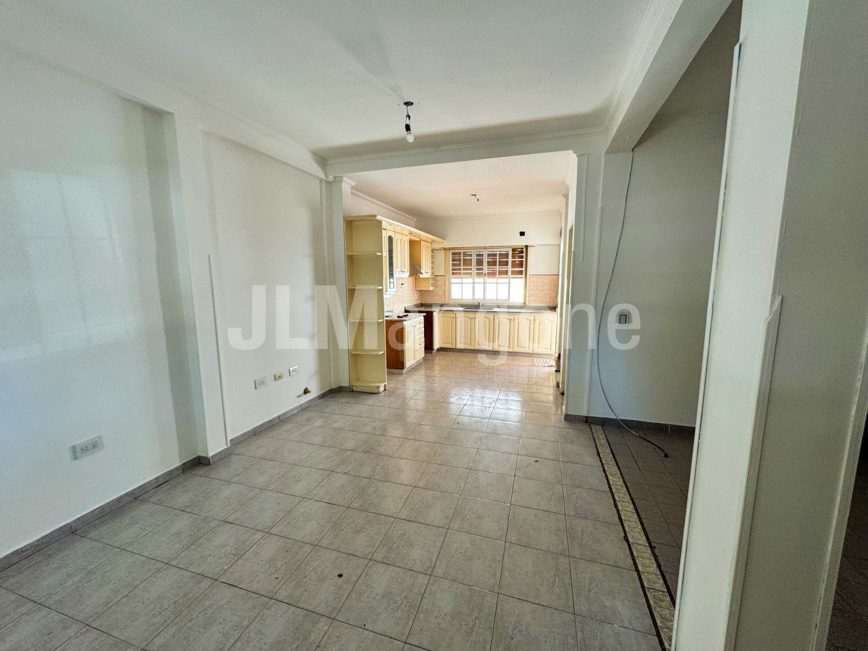 Duplex 4 ambientes con cochera y patio