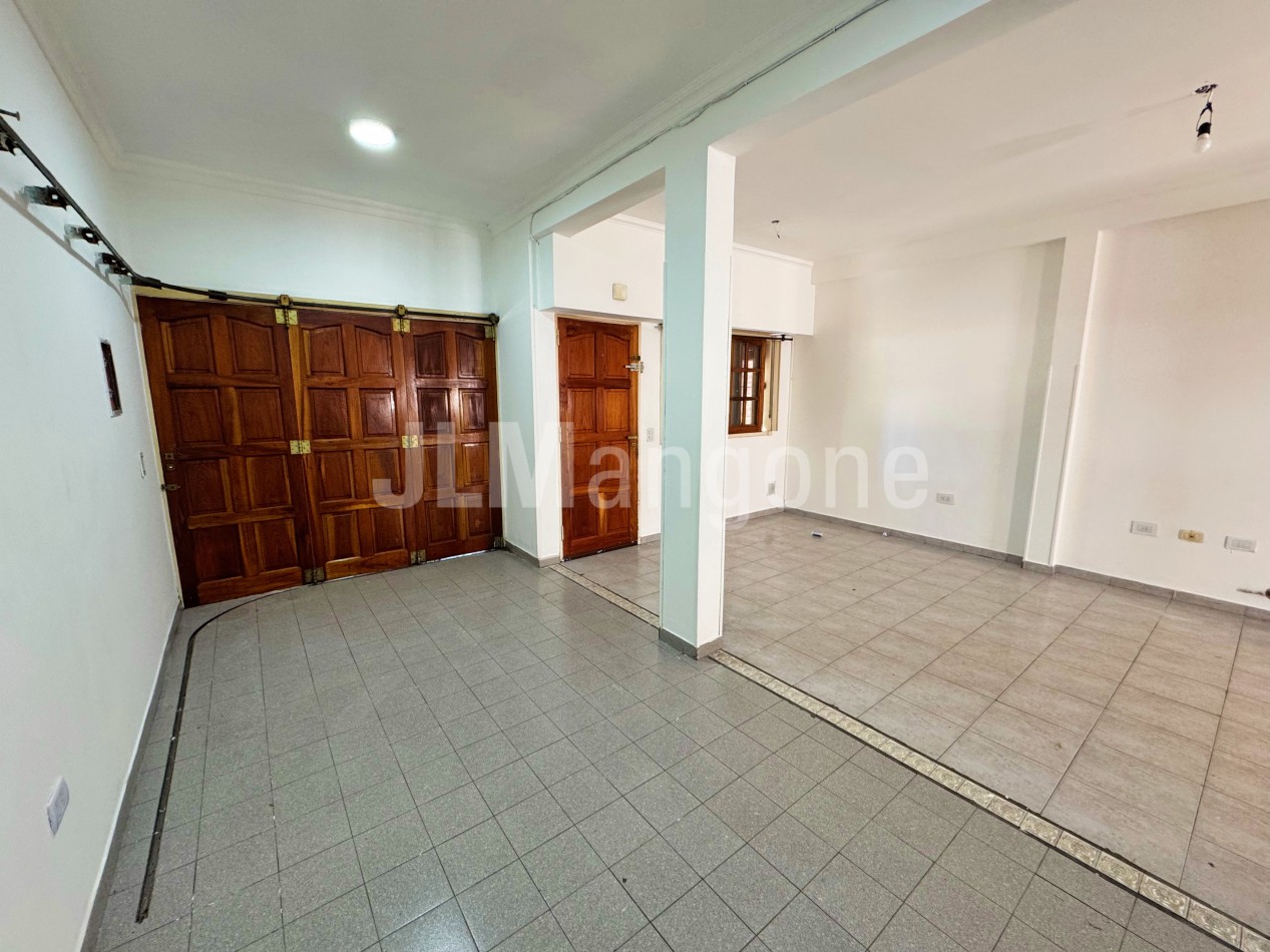 Duplex 4 ambientes con cochera y patio