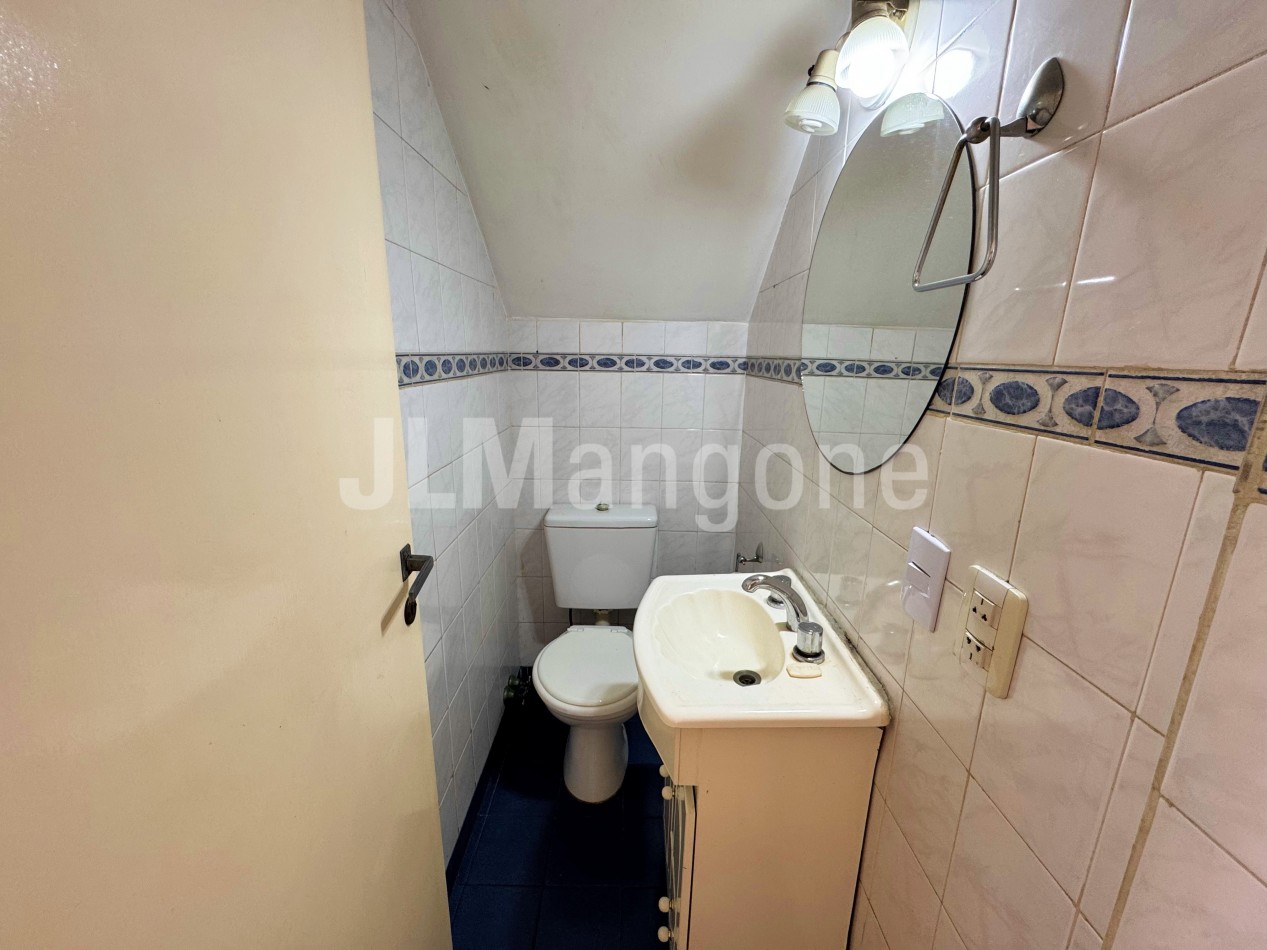 Duplex 4 ambientes con cochera y patio