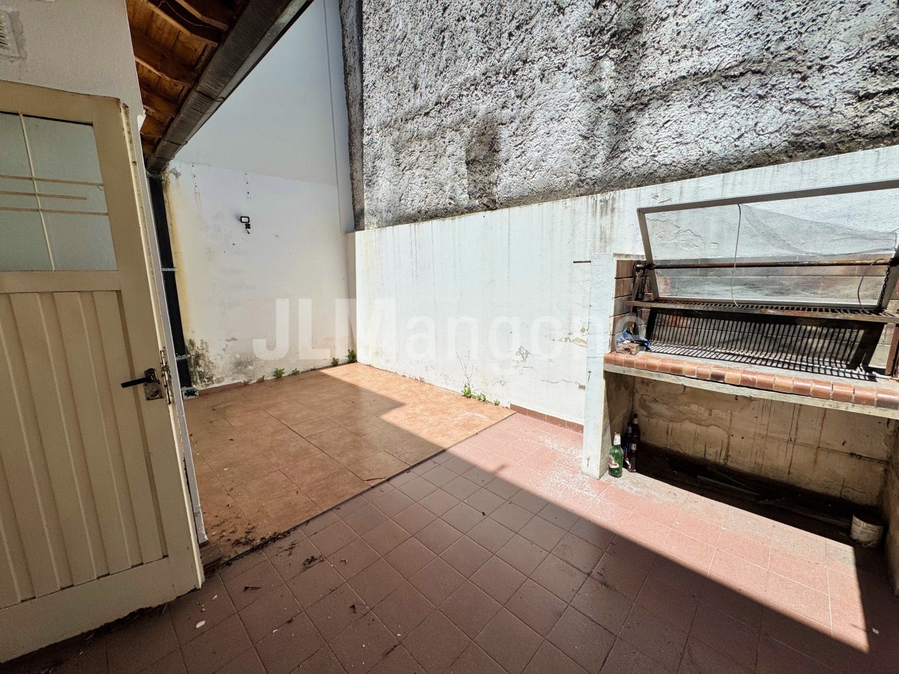 Duplex 4 ambientes con cochera y patio