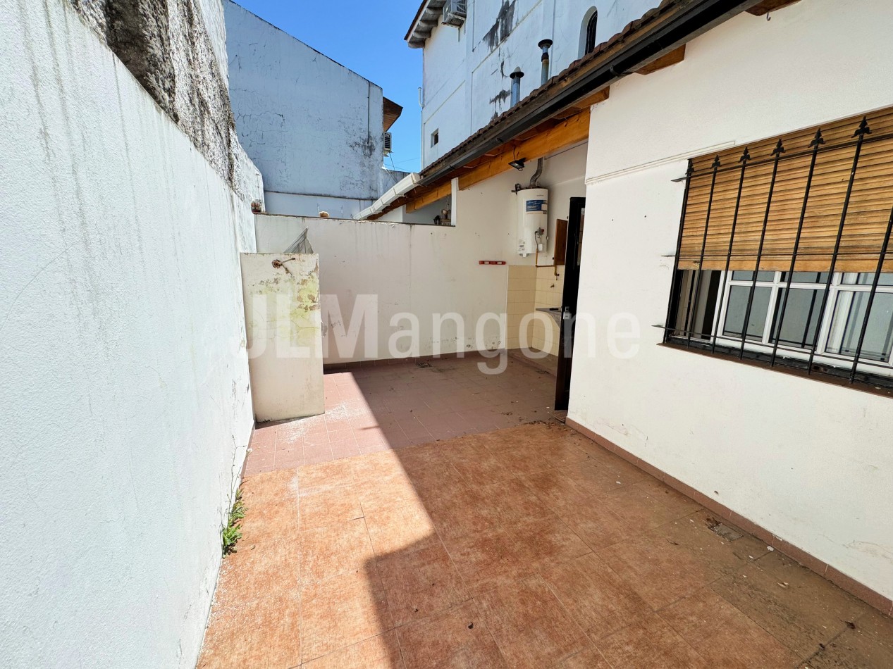 Duplex 4 ambientes con cochera y patio