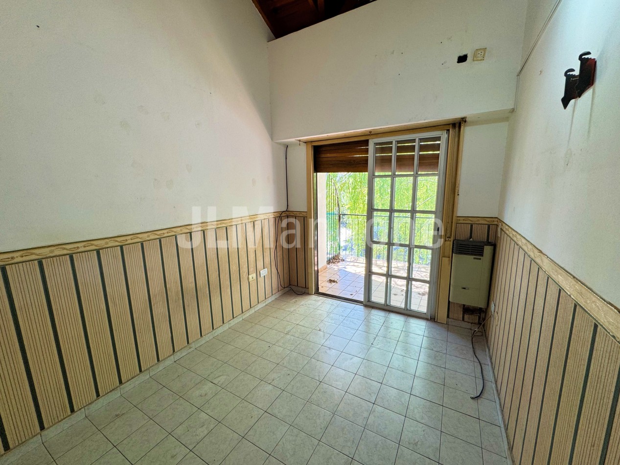 Duplex 4 ambientes con cochera y patio