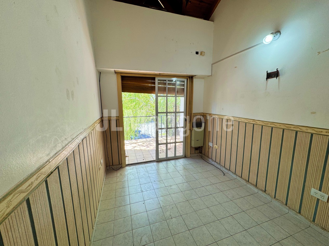 Duplex 4 ambientes con cochera y patio