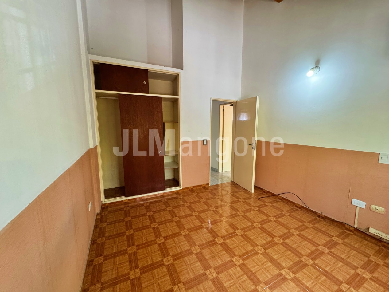 Duplex 4 ambientes con cochera y patio