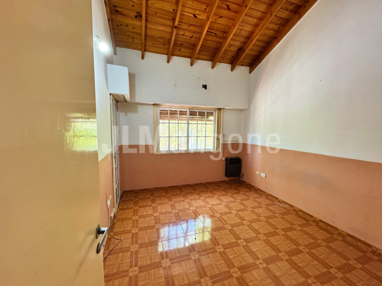 Duplex 4 ambientes con cochera y patio