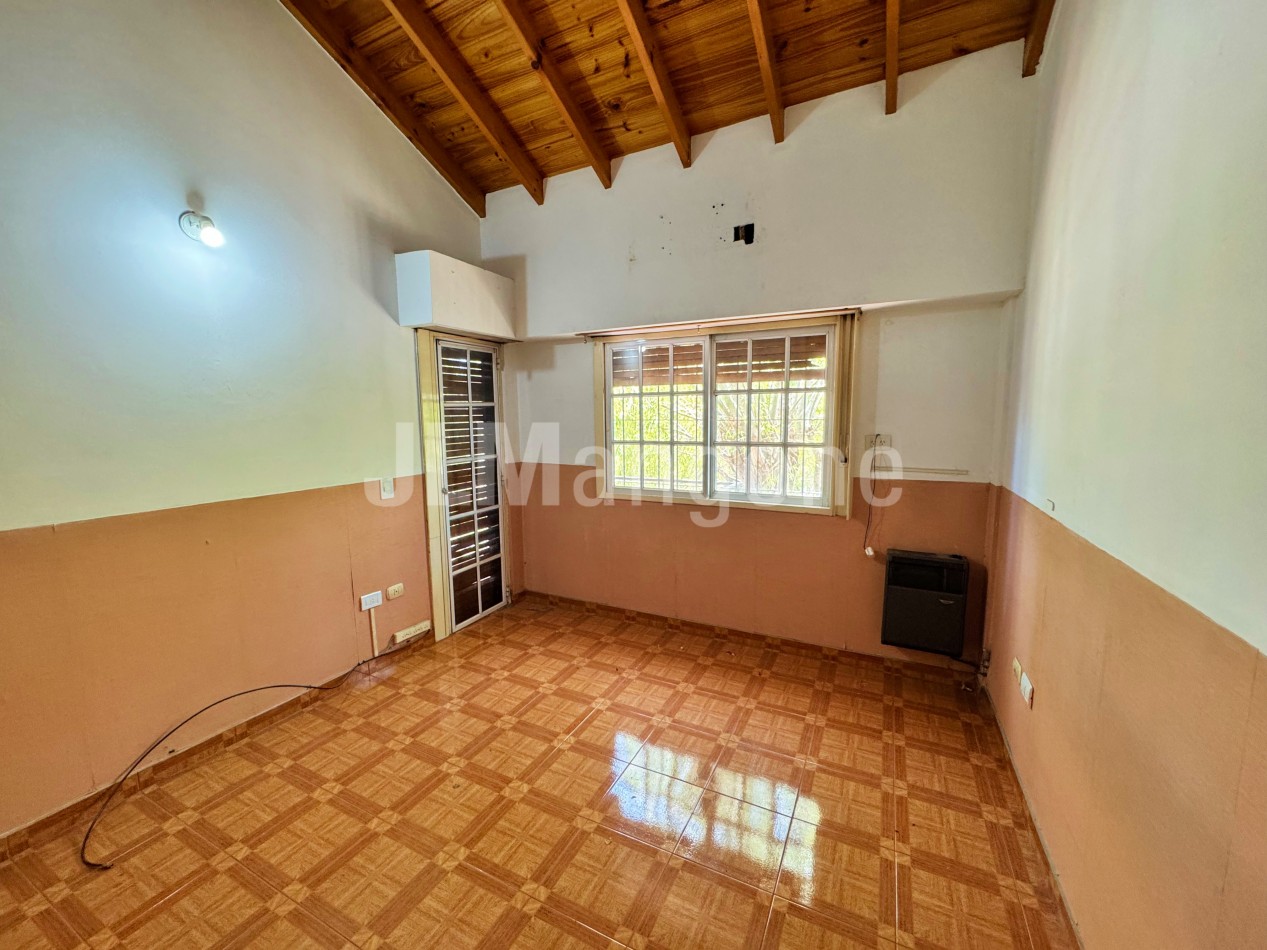 Duplex 4 ambientes con cochera y patio
