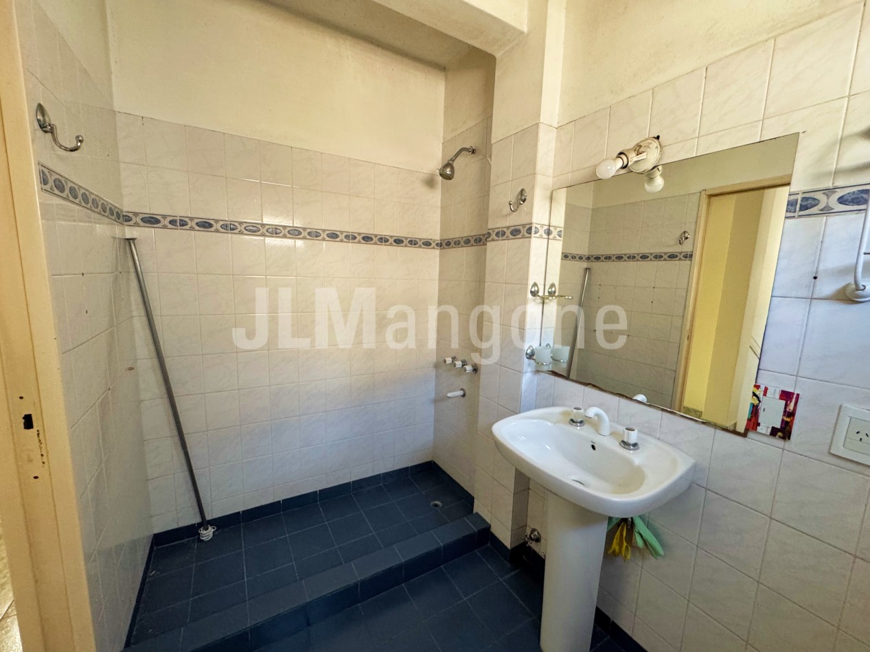 Duplex 4 ambientes con cochera y patio