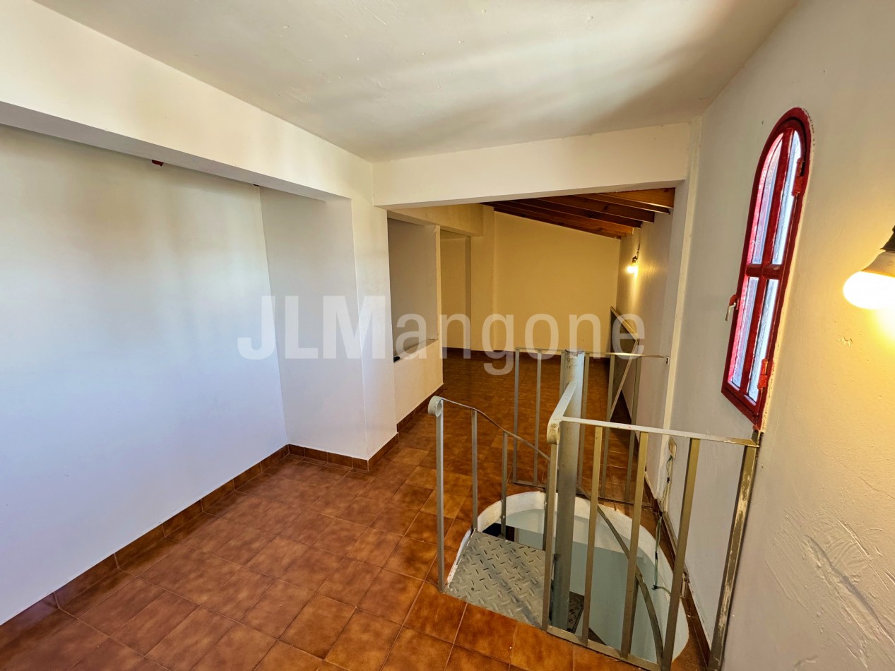 Duplex 4 ambientes con cochera y patio