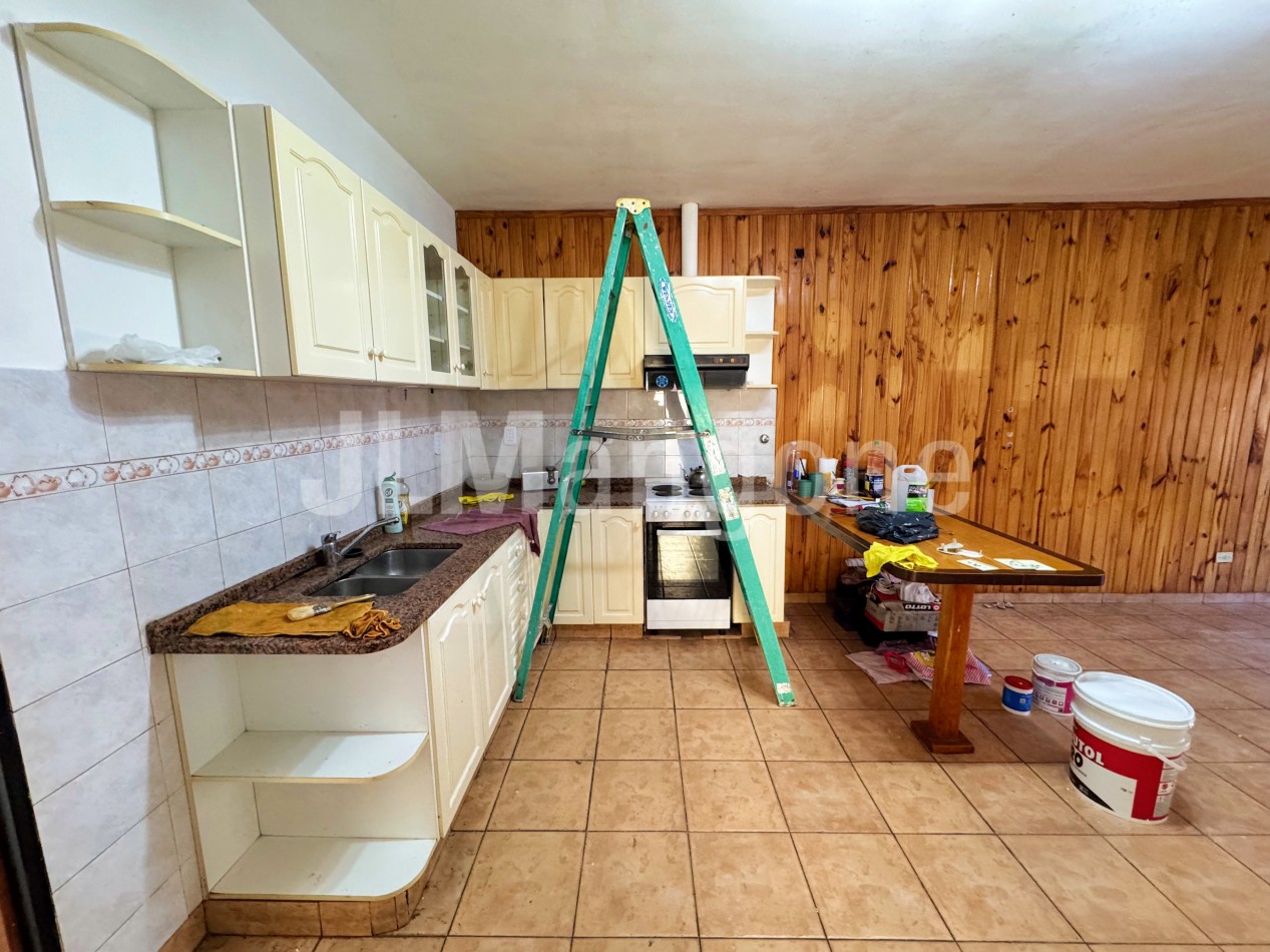 Casa 4 ambientes con cochera y parque