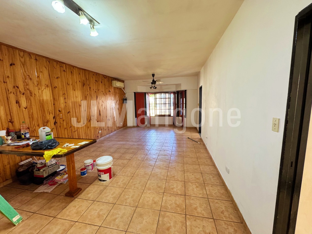 Casa 4 ambientes con cochera y parque