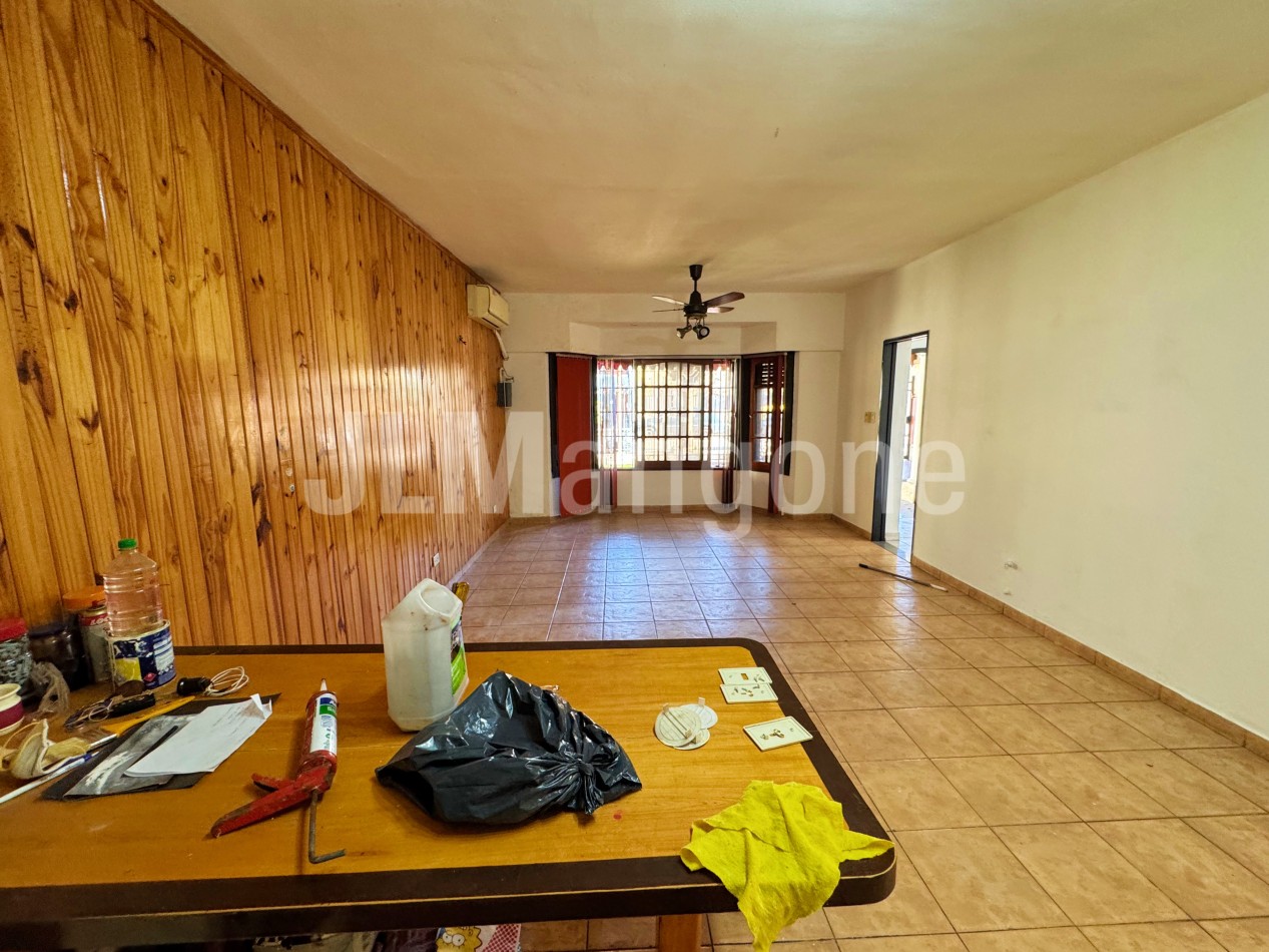 Casa 4 ambientes con cochera y parque