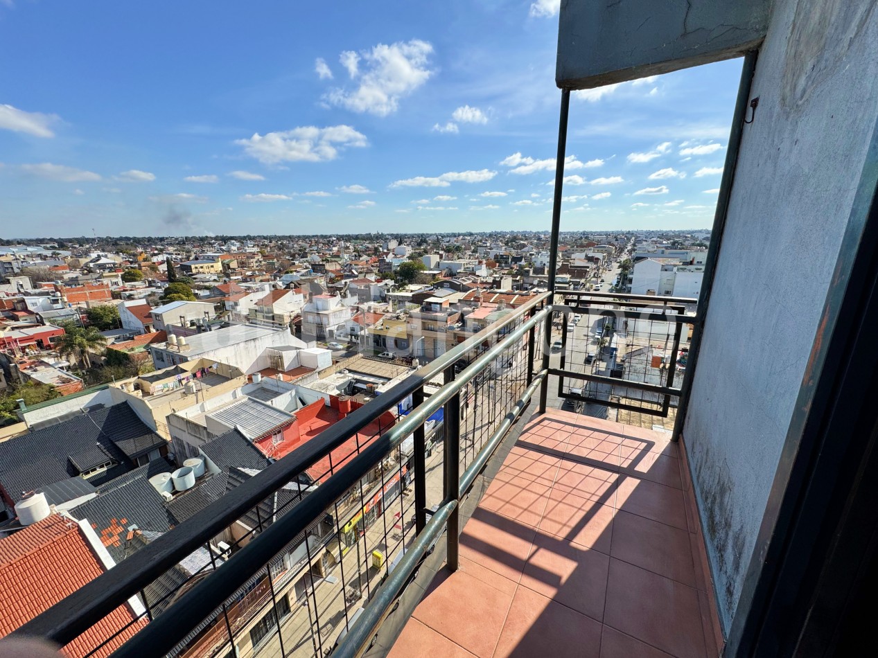 Departamento 2 ambientes con balcon sobre Arieta