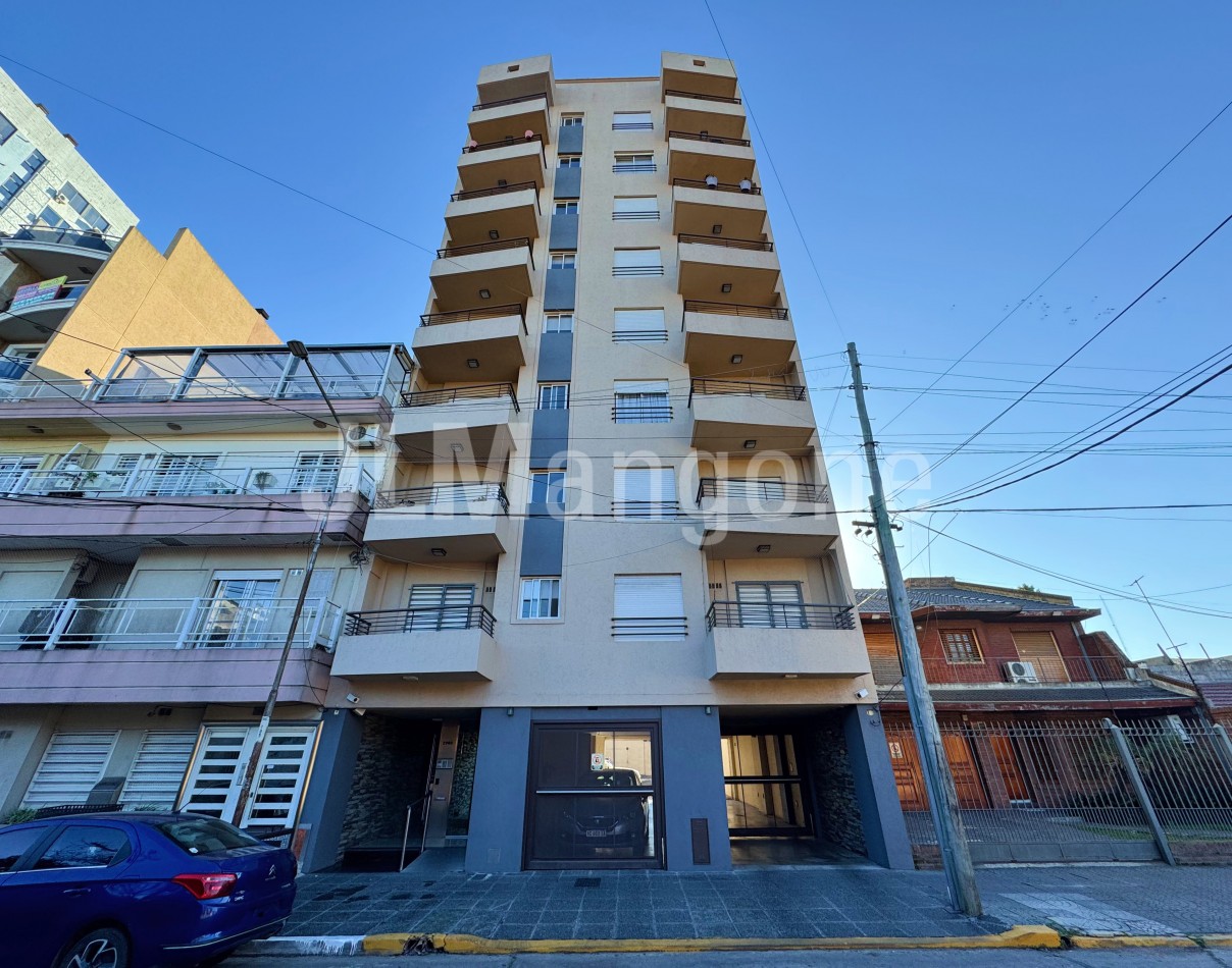 Departamento 2 amb con cochera y balcon