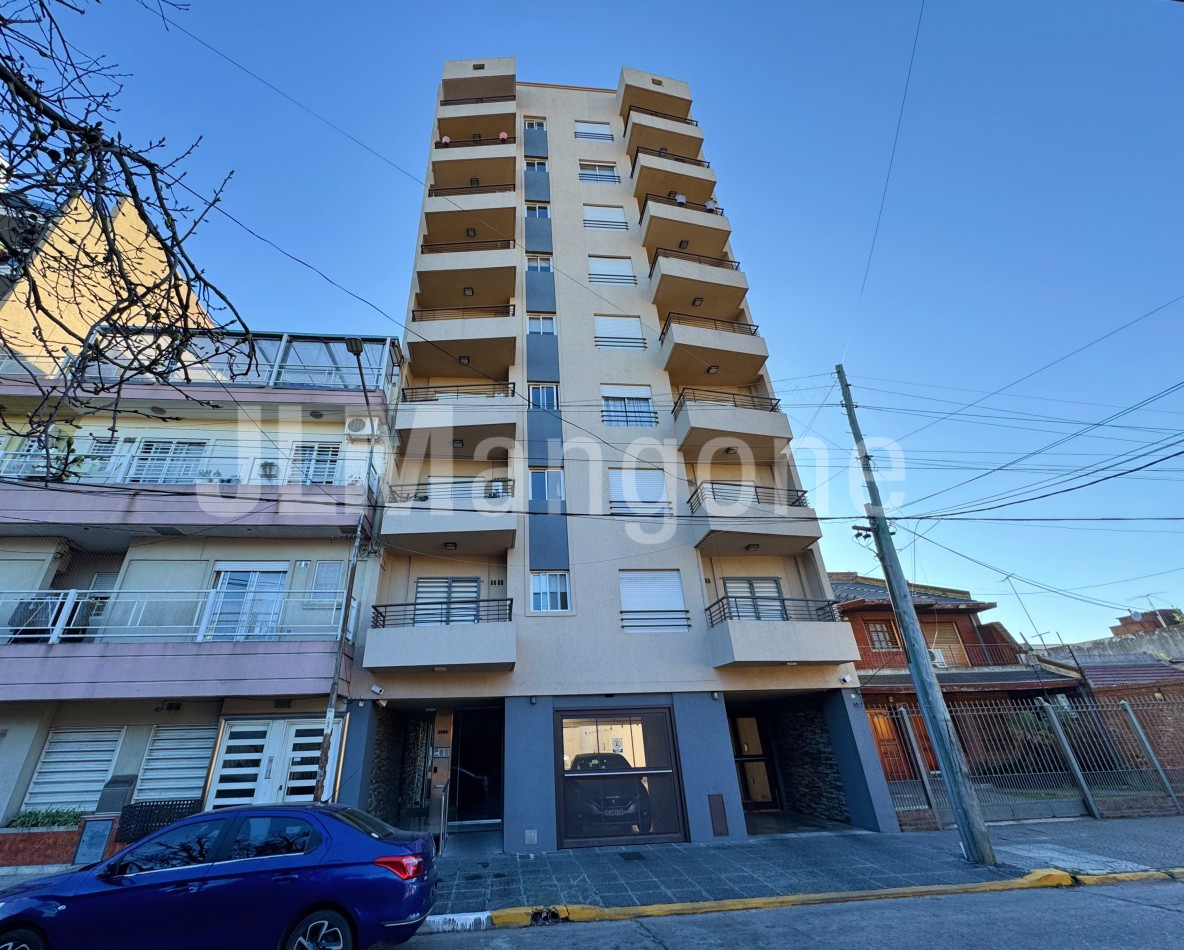 Departamento 2 amb con cochera y balcon