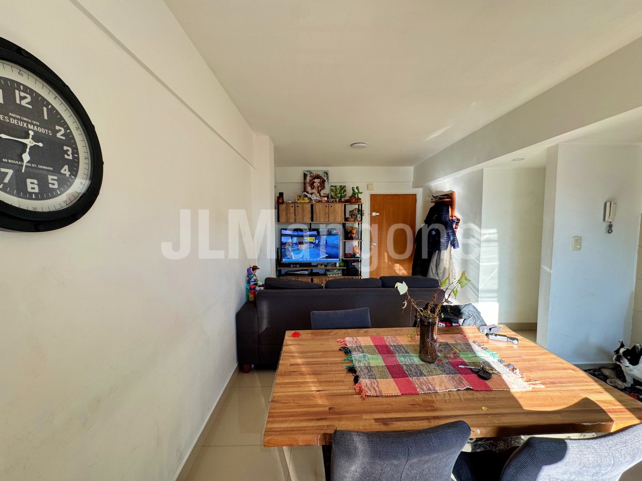 Departamento 2 amb con cochera y balcon